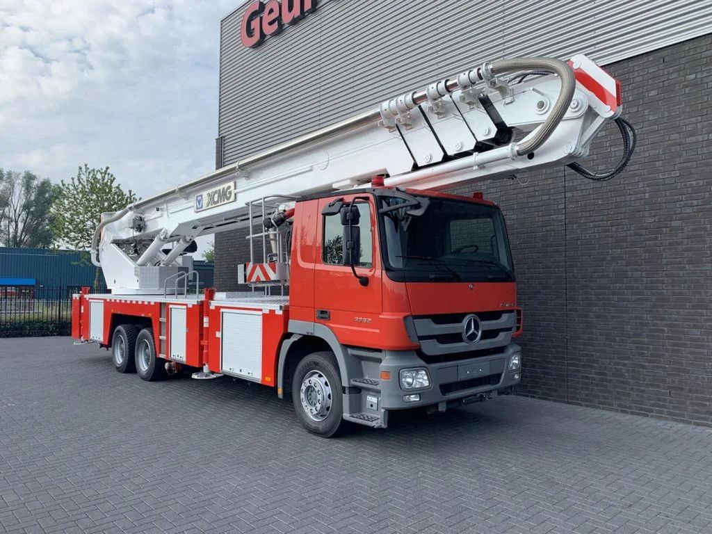 Locação financeira de Mercedes-Benz Actros 3332 6X4 XCMG DG53C FIRE FIGTHING PLATFOR  Mercedes-Benz Actros 3332 6X4 XCMG DG53C FIRE FIGTHING PLATFOR: foto 6