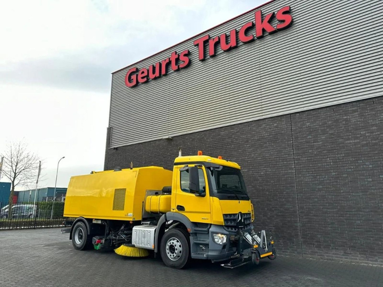 Mercedes-Benz Arocs 1824 4X2 BEAM A9000 SWEEPING TRUCK/ KEHRMA - Varredora urbana: foto 5 Mercedes-Benz Arocs 1824 4X2 BEAM A9000 SWEEPING TRUCK/ KEHRMA - Varredora urbana: foto 5