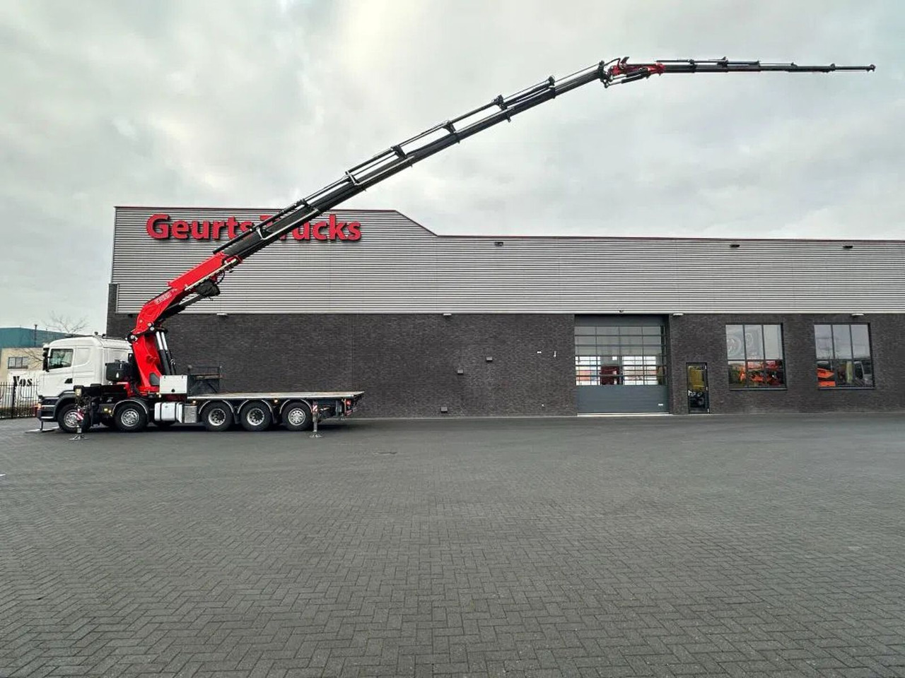 Scania R520 V8 10X4 TRIDEM + F1650RA.2.28 + JIB L816 KR - Camião grua: foto 1 Scania R520 V8 10X4 TRIDEM + F1650RA.2.28 + JIB L816 KR - Camião grua: foto 1