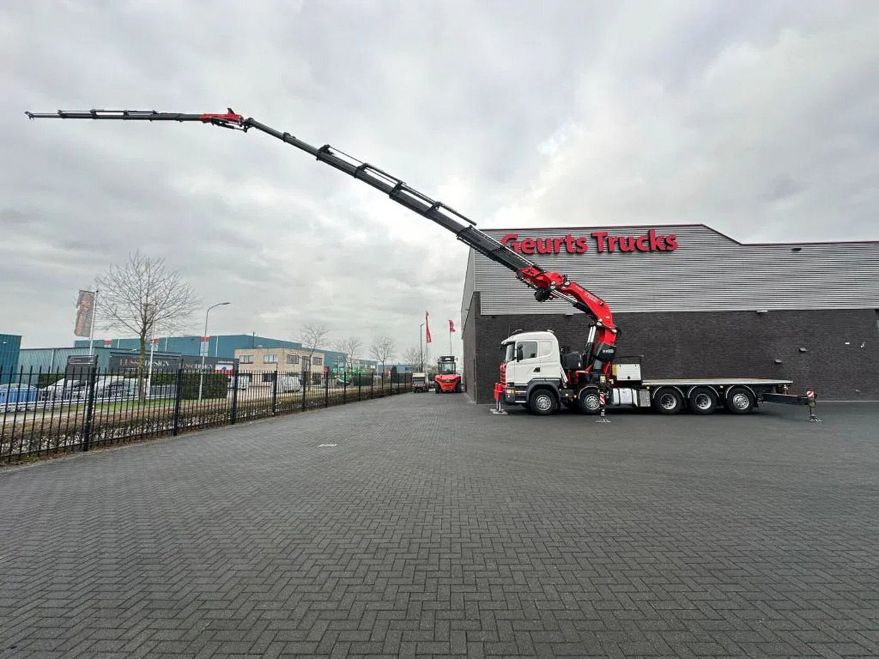 Scania R520 V8 10X4 TRIDEM + F1650RA.2.28 + JIB L816 KR - Camião grua: foto 5 Scania R520 V8 10X4 TRIDEM + F1650RA.2.28 + JIB L816 KR - Camião grua: foto 5