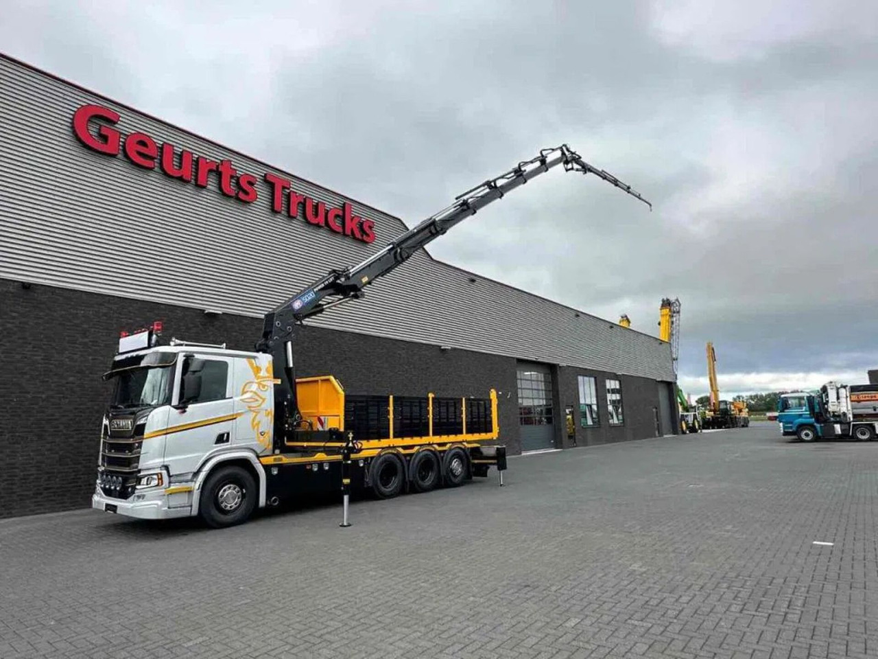 Scania R530 V8 NGS 8X4 TRIDEM MET HYVA 2Z KIPPER + HMF - Camião basculante, Camião grua: foto 3 Scania R530 V8 NGS 8X4 TRIDEM MET HYVA 2Z KIPPER + HMF - Camião basculante, Camião grua: foto 3