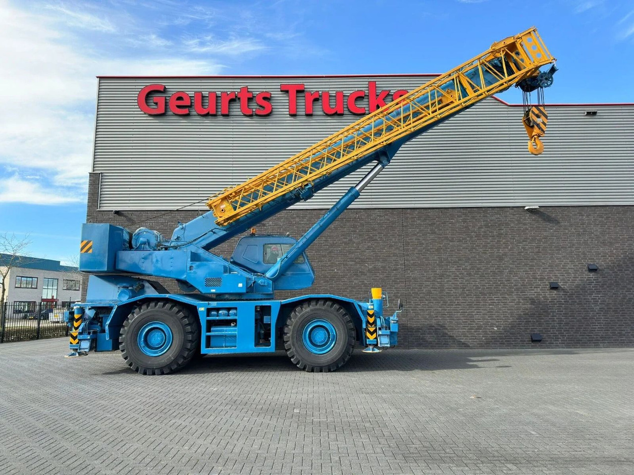 Tadano GR-700E-1-00211 + JIB ROUGH TERRAIN CRANE - Guindaste de torre: foto 4 Tadano GR-700E-1-00211 + JIB ROUGH TERRAIN CRANE - Guindaste de torre: foto 4