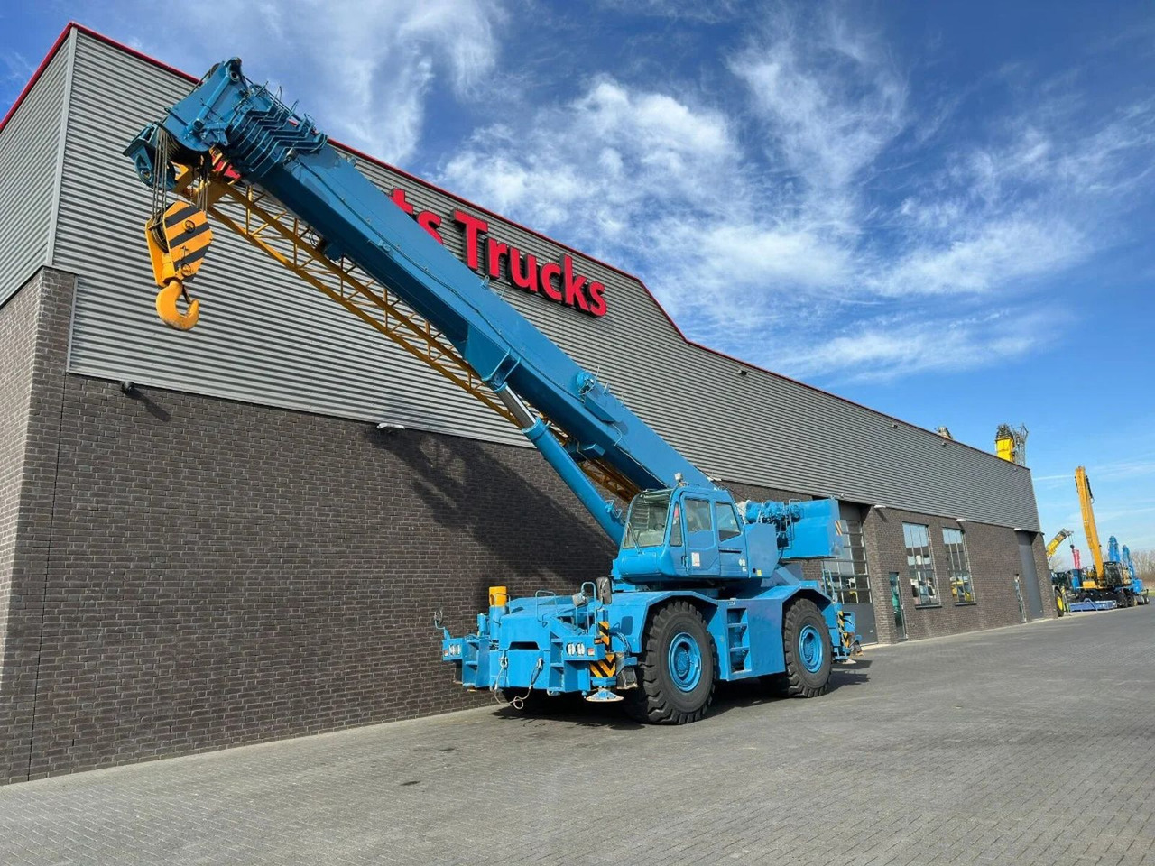 Tadano GR-700E-1-00211 + JIB ROUGH TERRAIN CRANE - Guindaste de torre: foto 2 Tadano GR-700E-1-00211 + JIB ROUGH TERRAIN CRANE - Guindaste de torre: foto 2