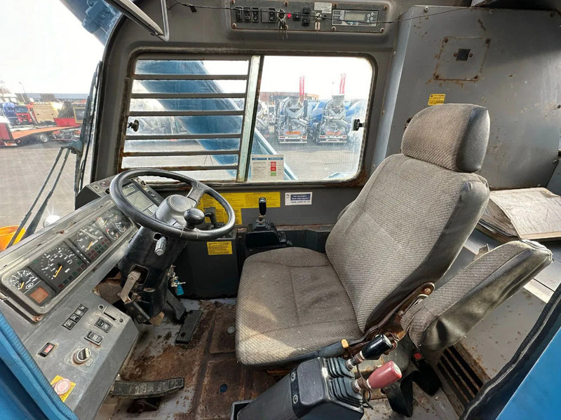 Grua de estaleiro Tadano GR-700E-1-00211 + JIB ROUGH TERRAIN CRANE/RT CRANE: foto 16