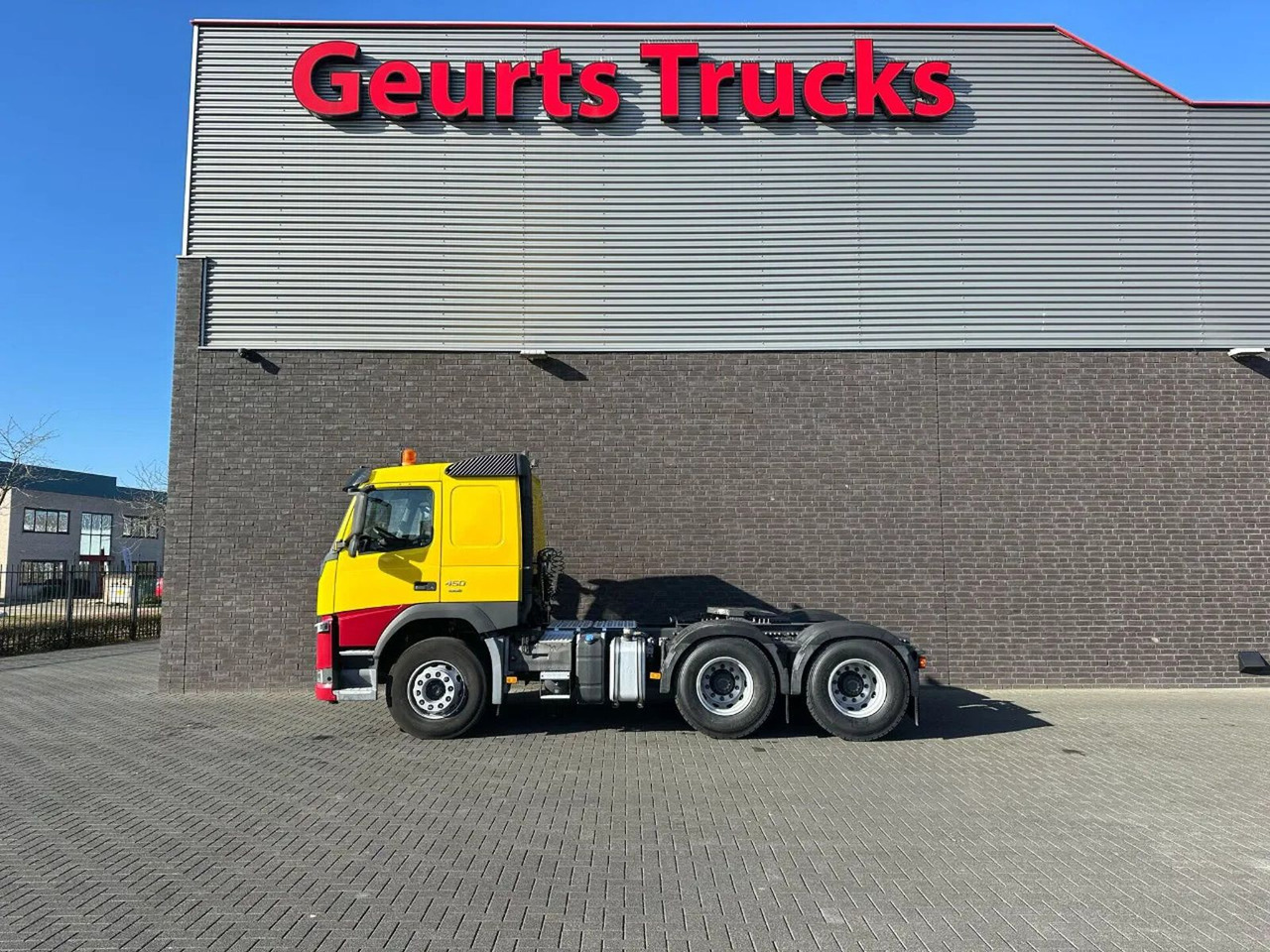 Volvo FM 450 6X4 HYDRAULIEK WEINIG KM!!! NIEDRIGE KM!! - Tractor: foto 1 Volvo FM 450 6X4 HYDRAULIEK WEINIG KM!!! NIEDRIGE KM!! - Tractor: foto 1