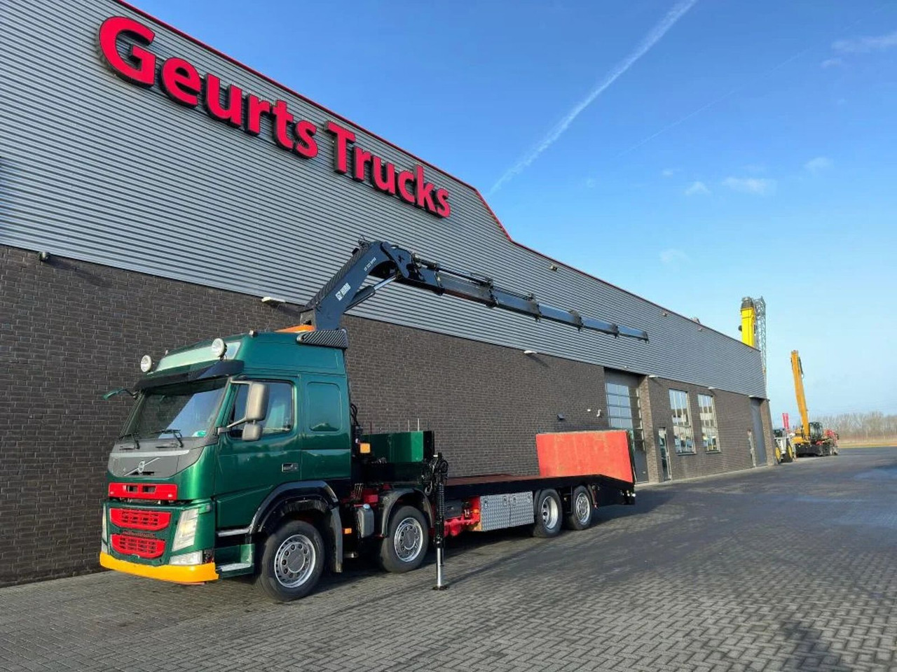 Volvo FM 500 8X2 OPRIJWAGEN/MACHINE TRANSPORTER + HIAB - Camião grua: foto 2 Volvo FM 500 8X2 OPRIJWAGEN/MACHINE TRANSPORTER + HIAB - Camião grua: foto 2