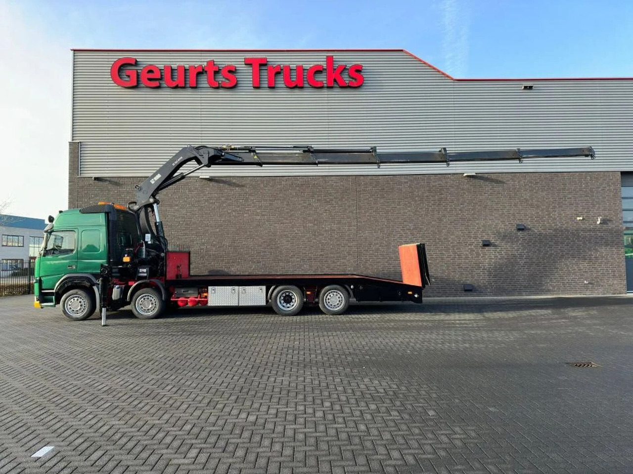 Volvo FM 500 8X2 OPRIJWAGEN/MACHINE TRANSPORTER + HIAB - Camião grua: foto 1 Volvo FM 500 8X2 OPRIJWAGEN/MACHINE TRANSPORTER + HIAB - Camião grua: foto 1