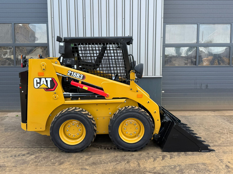 Caterpillar 216B3 - Pá carregadora: foto 4 Caterpillar 216B3 - Pá carregadora: foto 4