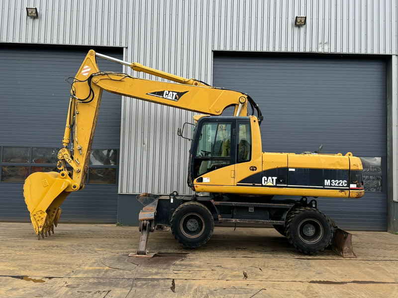 Caterpillar M322C - Hydraulic stabilizers / VA Triple boom / CE-certified, - Escavadeira de rodas: foto 1 Caterpillar M322C - Hydraulic stabilizers / VA Triple boom / CE-certified, - Escavadeira de rodas: foto 1
