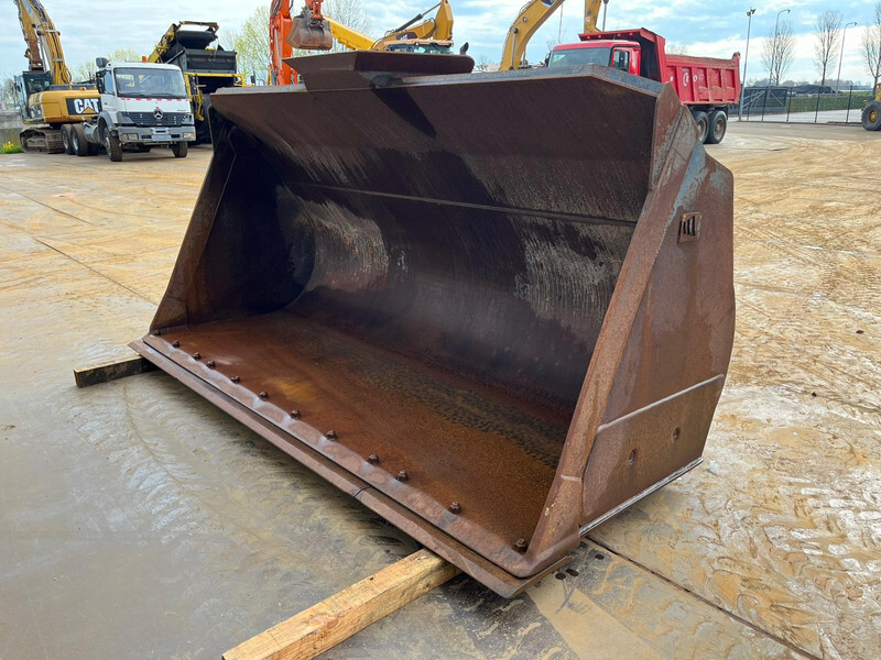 Doosan Bucket DL450 4600 l - Balde: foto 1 Doosan Bucket DL450 4600 l - Balde: foto 1