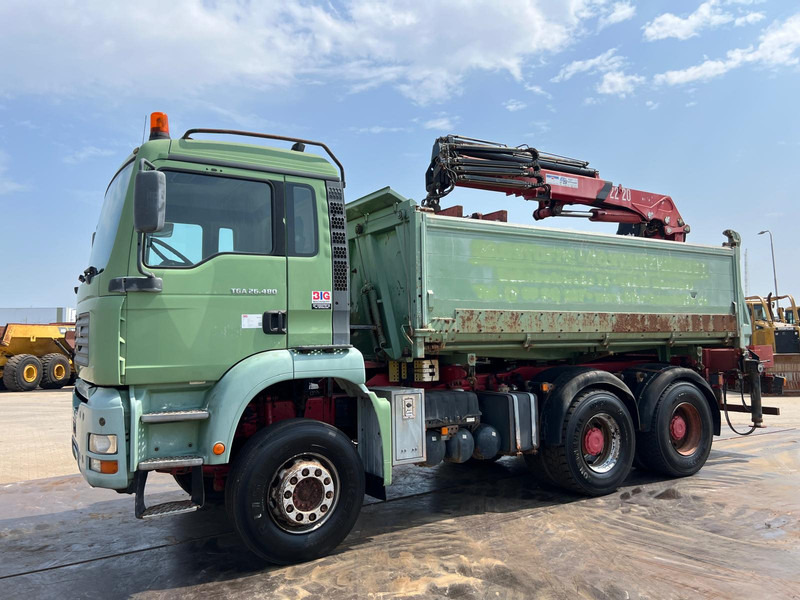 MAN TGA 26.480 tipper + HMF crane - Camião basculante, Camião grua: foto 1 MAN TGA 26.480 tipper + HMF crane - Camião basculante, Camião grua: foto 1