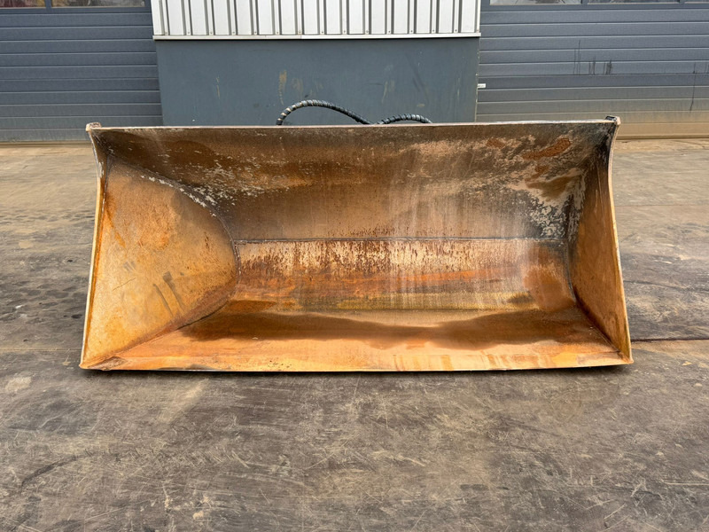 ZFE Side-Tilting bucket - Balde: foto 1 ZFE Side-Tilting bucket - Balde: foto 1