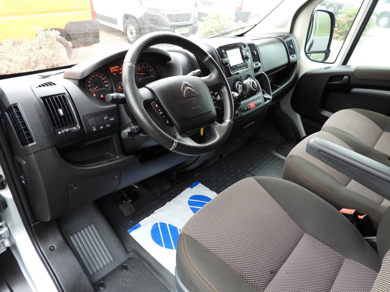 CITROEN JUMPER BOX DELIVERY VAN 7 SEATS CRUISE CONTROL LED LIGHTS AIR CONDITIONING 165HP - Furgão: foto 2 CITROEN JUMPER BOX DELIVERY VAN 7 SEATS CRUISE CONTROL LED LIGHTS AIR CONDITIONING 165HP - Furgão: foto 2