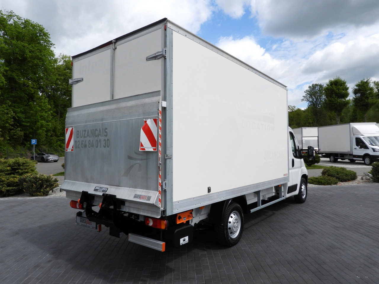 CITROEN JUMPER BOX LIFT 8 PALLETS CRUISE CONTROL NAVIGATION AIR CONDITIONING 165HP - Carrinha de contentor: foto 3 CITROEN JUMPER BOX LIFT 8 PALLETS CRUISE CONTROL NAVIGATION AIR CONDITIONING 165HP - Carrinha de contentor: foto 3