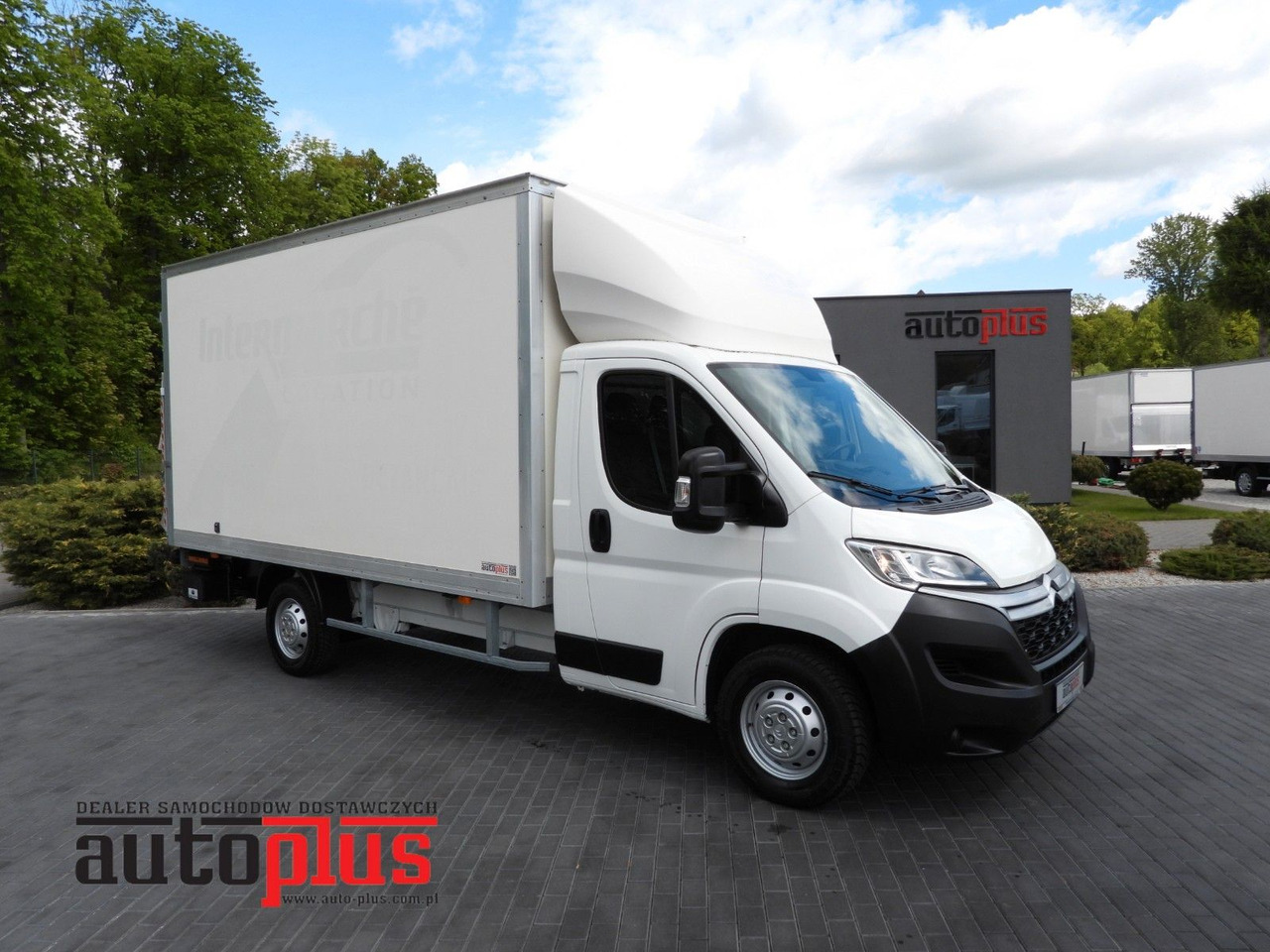 Citroën JUMPER KOFFER AUFZUG 8 PALETTEN TEMPOMAT NAVI Citroën JUMPER KOFFER AUFZUG 8 PALETTEN TEMPOMAT NAVI - Carrinha de contentor: foto 1 Citroën JUMPER KOFFER AUFZUG 8 PALETTEN TEMPOMAT NAVI Citroën JUMPER KOFFER AUFZUG 8 PALETTEN TEMPOMAT NAVI - Carrinha de contentor: foto 1
