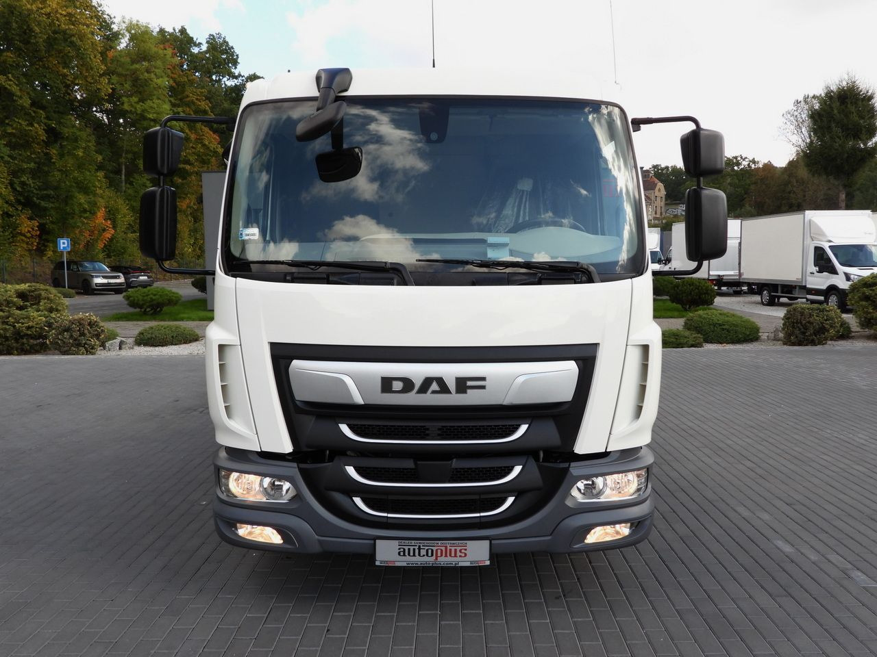 DAF LF 230 CONTAINER CARRIER PLATFORM + TRAILER WEBASTO CRUISE CONTROL LED LIGHTS PNEUMATICS AUTOMATIC TRANSMISSION  TWIN WHEELS AIR CONDITIONING  230HP - Camião transportador de contêineres/ Caixa móvel: foto 5 DAF LF 230 CONTAINER CARRIER PLATFORM + TRAILER WEBASTO CRUISE CONTROL LED LIGHTS PNEUMATICS AUTOMATIC TRANSMISSION  TWIN WHEELS AIR CONDITIONING  230HP - Camião transportador de contêineres/ Caixa móvel: foto 5