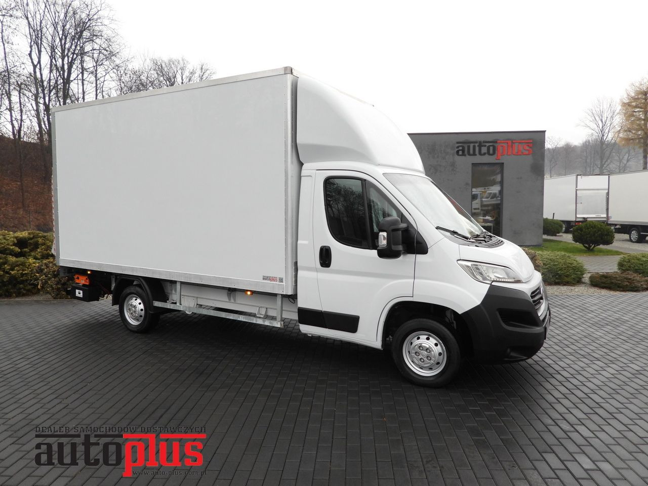 FIAT DUCATO BOX LIFT 8 PALLETS CRUISE CONTROL NAVIGATION LED LIGHTS AIR CONDITIONING 130HP - Carrinha de contentor: foto 1 FIAT DUCATO BOX LIFT 8 PALLETS CRUISE CONTROL NAVIGATION LED LIGHTS AIR CONDITIONING 130HP - Carrinha de contentor: foto 1