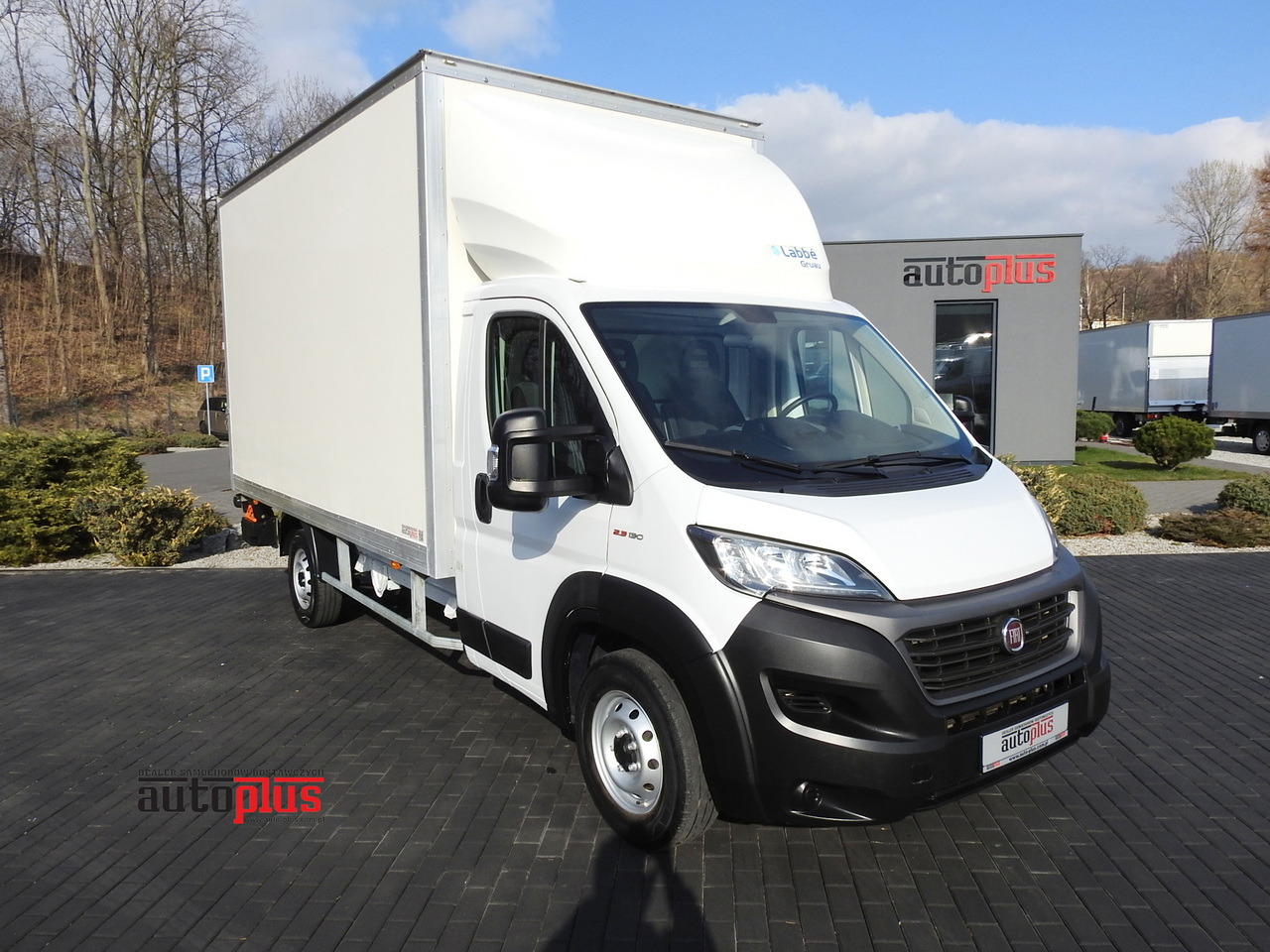 FIAT DUCATO BOX LIFT 8 PALLETS CRUISE CONTROL NAVIGATION LED LIGHTS AIR CONDITIONING 130HP - Carrinha de contentor: foto 1 FIAT DUCATO BOX LIFT 8 PALLETS CRUISE CONTROL NAVIGATION LED LIGHTS AIR CONDITIONING 130HP - Carrinha de contentor: foto 1