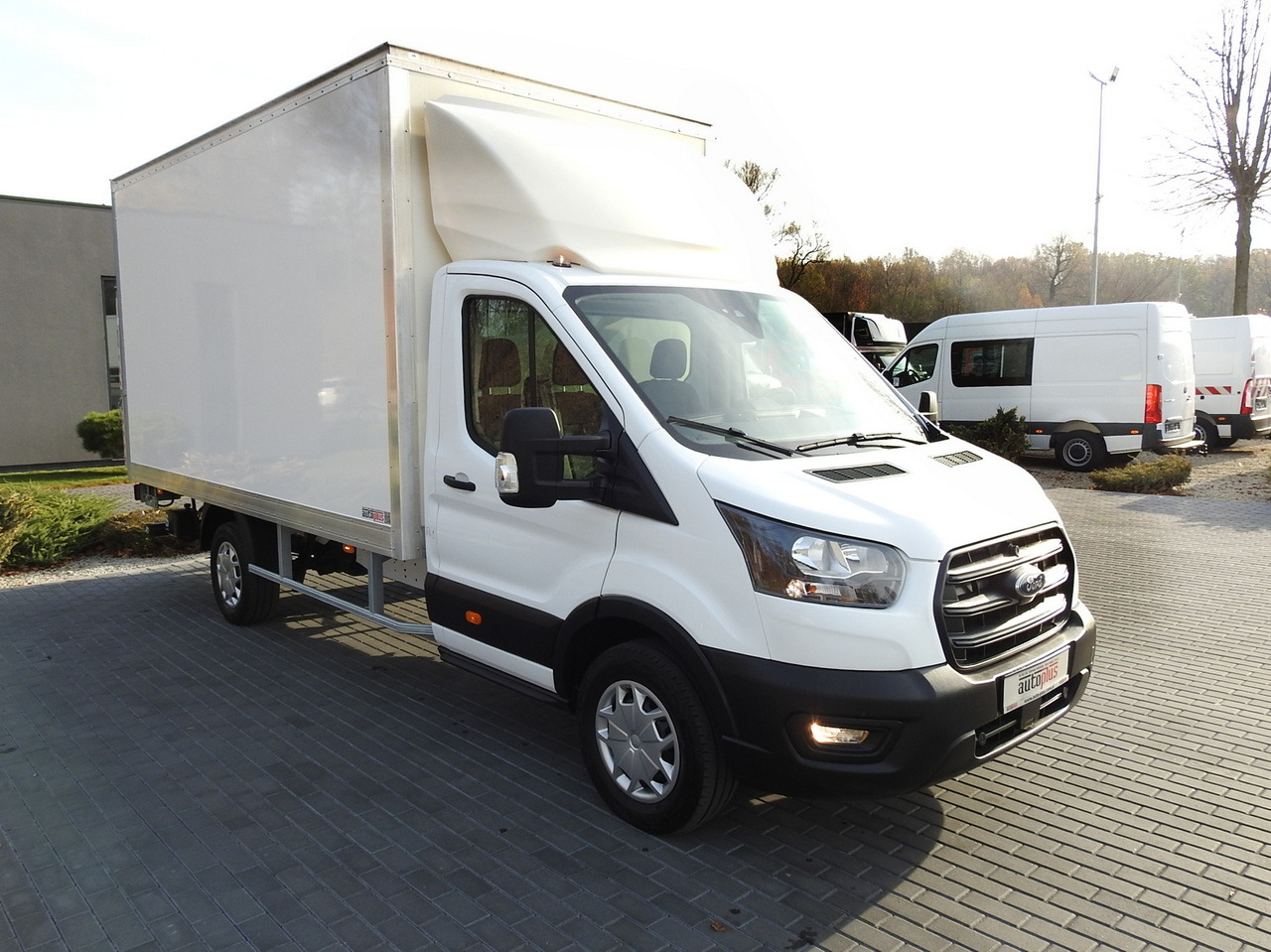 FORD TRANSIT BOX LIFT 8 PALLETS CRUISE CONTROL AIR CONDITIONING 130HP - Carrinha de contentor: foto 4 FORD TRANSIT BOX LIFT 8 PALLETS CRUISE CONTROL AIR CONDITIONING 130HP - Carrinha de contentor: foto 4