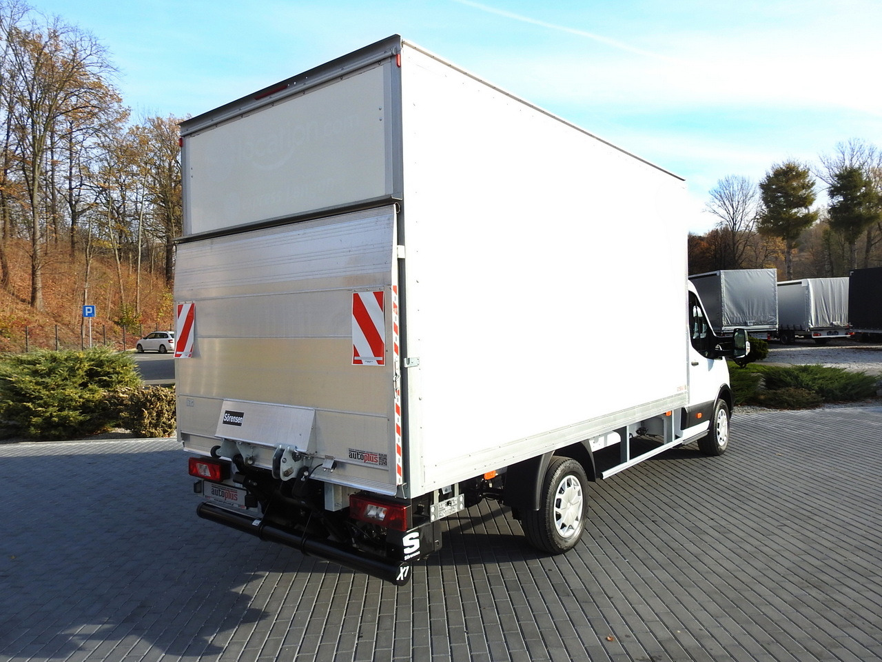FORD TRANSIT BOX LIFT 8 PALLETS CRUISE CONTROL AIR CONDITIONING 130HP - Carrinha de contentor: foto 3 FORD TRANSIT BOX LIFT 8 PALLETS CRUISE CONTROL AIR CONDITIONING 130HP - Carrinha de contentor: foto 3