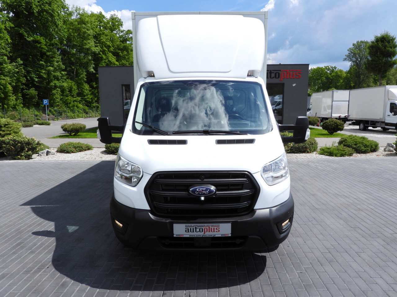 FORD TRANSIT BOX LIFT 8 PALLETS CRUISE CONTROL LED LIGHTS AIR CONDITIONING 130HP - Carrinha de contentor: foto 5 FORD TRANSIT BOX LIFT 8 PALLETS CRUISE CONTROL LED LIGHTS AIR CONDITIONING 130HP - Carrinha de contentor: foto 5