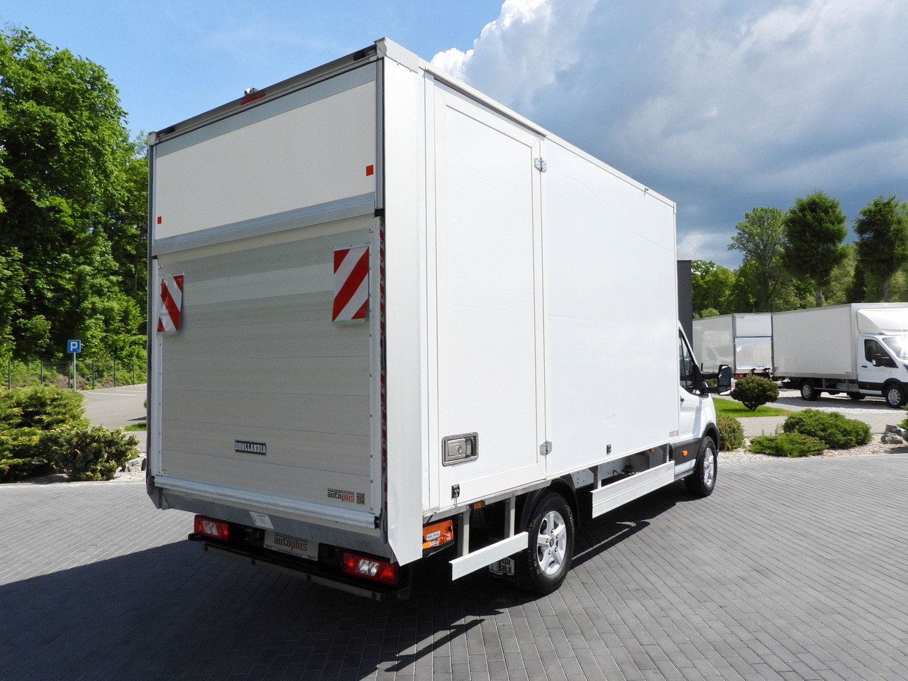 FORD TRANSIT BOX LIFT 8 PALLETS CRUISE CONTROL LED LIGHTS AIR CONDITIONING 130HP - Carrinha de contentor: foto 3 FORD TRANSIT BOX LIFT 8 PALLETS CRUISE CONTROL LED LIGHTS AIR CONDITIONING 130HP - Carrinha de contentor: foto 3