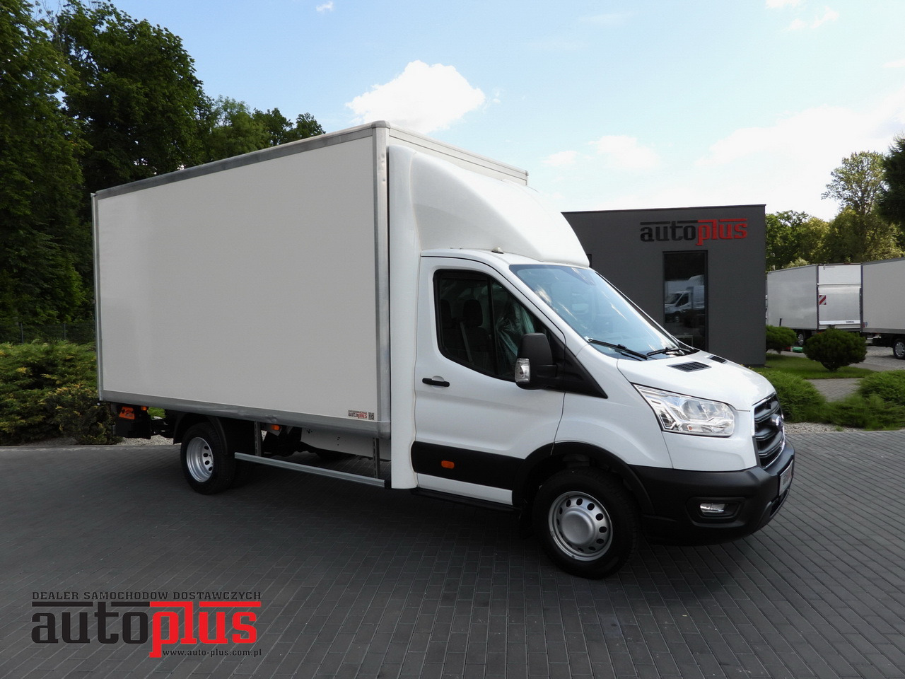FORD TRANSIT BOX LIFT 8 PALLETS CRUISE CONTROL LED LIGHTS TWIN WHEELS AIR CONDITIONING 130HP - Carrinha de contentor: foto 1 FORD TRANSIT BOX LIFT 8 PALLETS CRUISE CONTROL LED LIGHTS TWIN WHEELS AIR CONDITIONING 130HP - Carrinha de contentor: foto 1