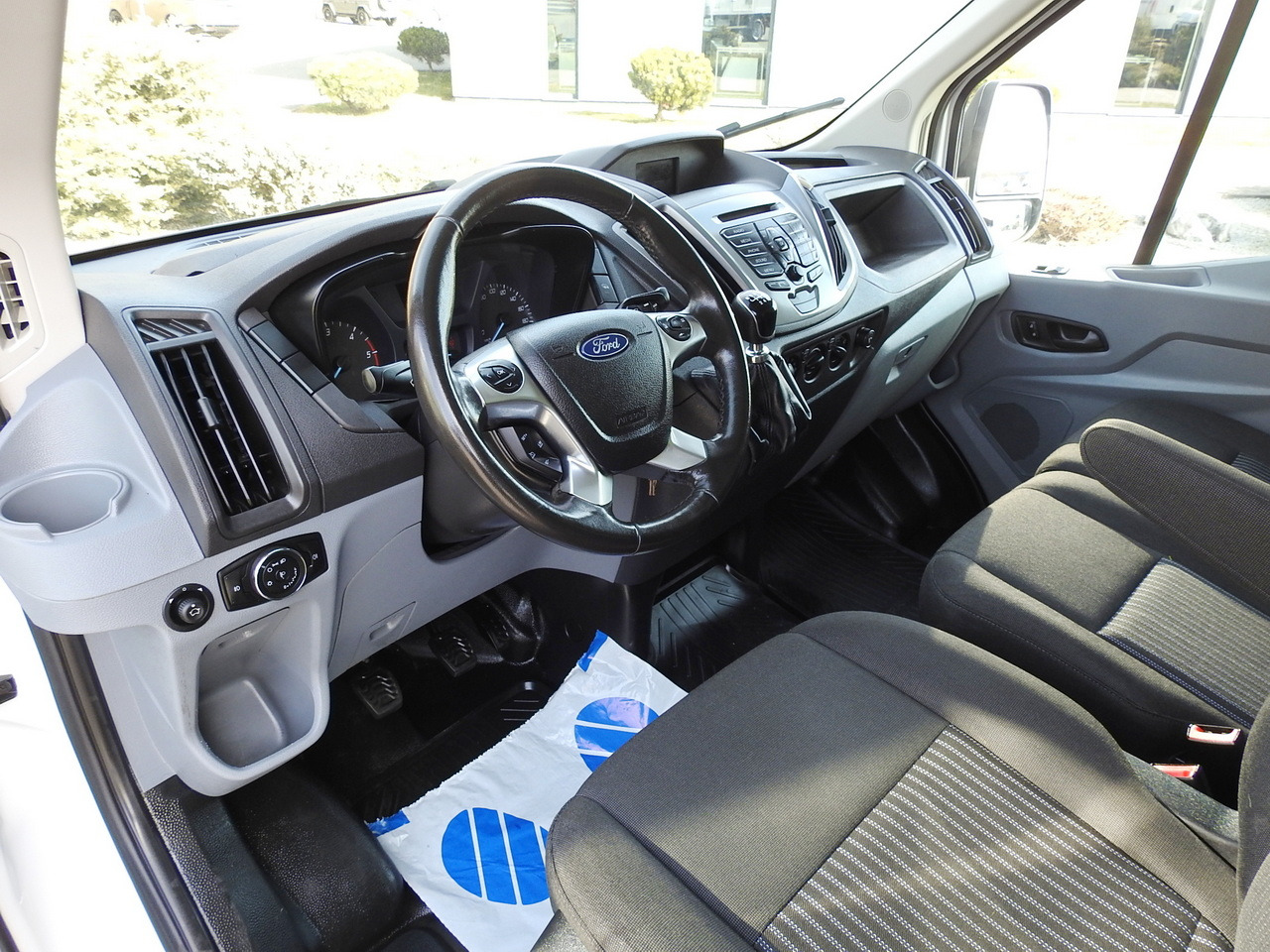 FORD TRANSIT BOX LIFT 8 PALLETS CRUISE CONTROL LED LIGHTS TWIN WHEELS AIR CONDITIONING 170HP - Carrinha de contentor: foto 2 FORD TRANSIT BOX LIFT 8 PALLETS CRUISE CONTROL LED LIGHTS TWIN WHEELS AIR CONDITIONING 170HP - Carrinha de contentor: foto 2