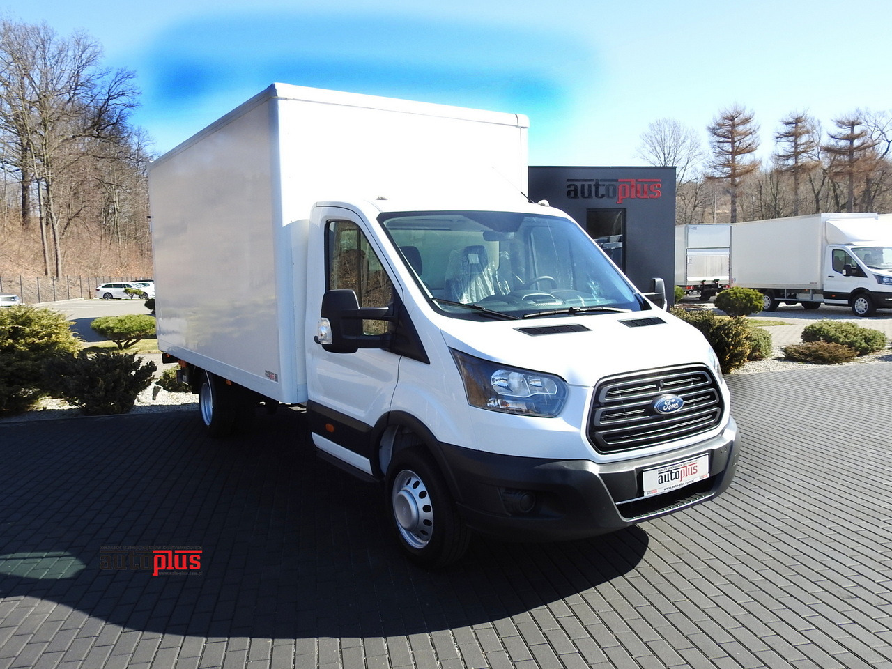FORD TRANSIT BOX LIFT 8 PALLETS TWIN WHEELS AIR CONDITIONING 130HP - Carrinha de contentor: foto 1 FORD TRANSIT BOX LIFT 8 PALLETS TWIN WHEELS AIR CONDITIONING 130HP - Carrinha de contentor: foto 1