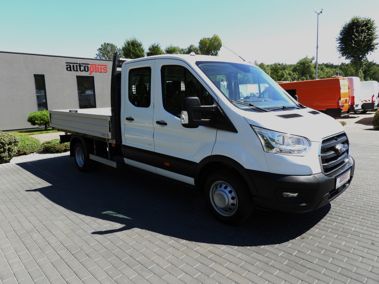 FORD TRANSIT STAKE BODY DOUBLE CABIN DOKA 7 SEATS TWIN WHEELS AIR CONDITIONING 130HP - Carrinha de caixa aberta: foto 4 FORD TRANSIT STAKE BODY DOUBLE CABIN DOKA 7 SEATS TWIN WHEELS AIR CONDITIONING 130HP - Carrinha de caixa aberta: foto 4