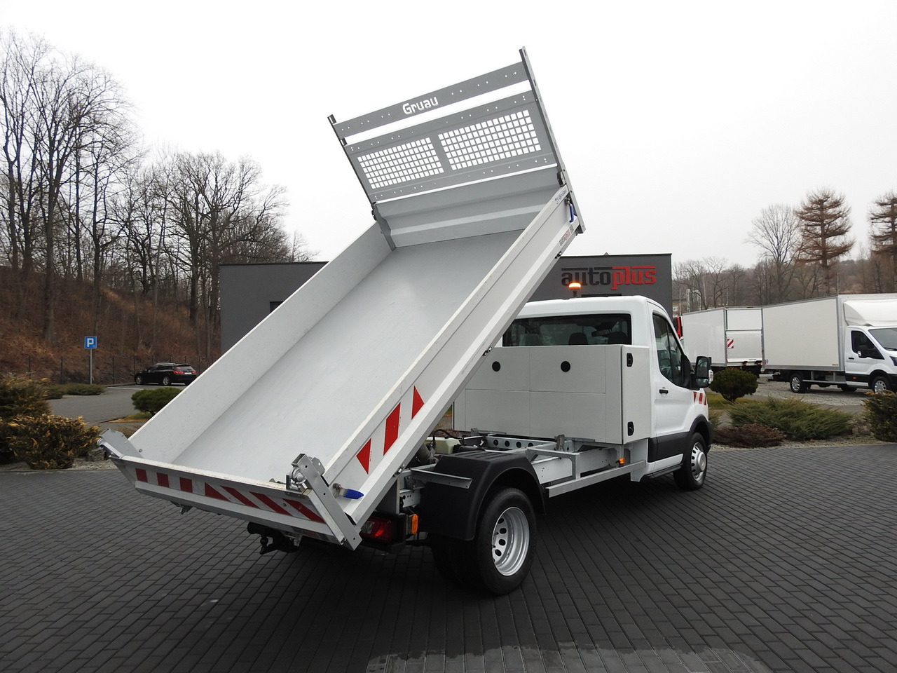 FORD TRANSIT TIPPER CRUISE CONTROL AIR CONDITIONING TWIN WHEELS 170HP - Carrinha basculante: foto 3 FORD TRANSIT TIPPER CRUISE CONTROL AIR CONDITIONING TWIN WHEELS 170HP - Carrinha basculante: foto 3