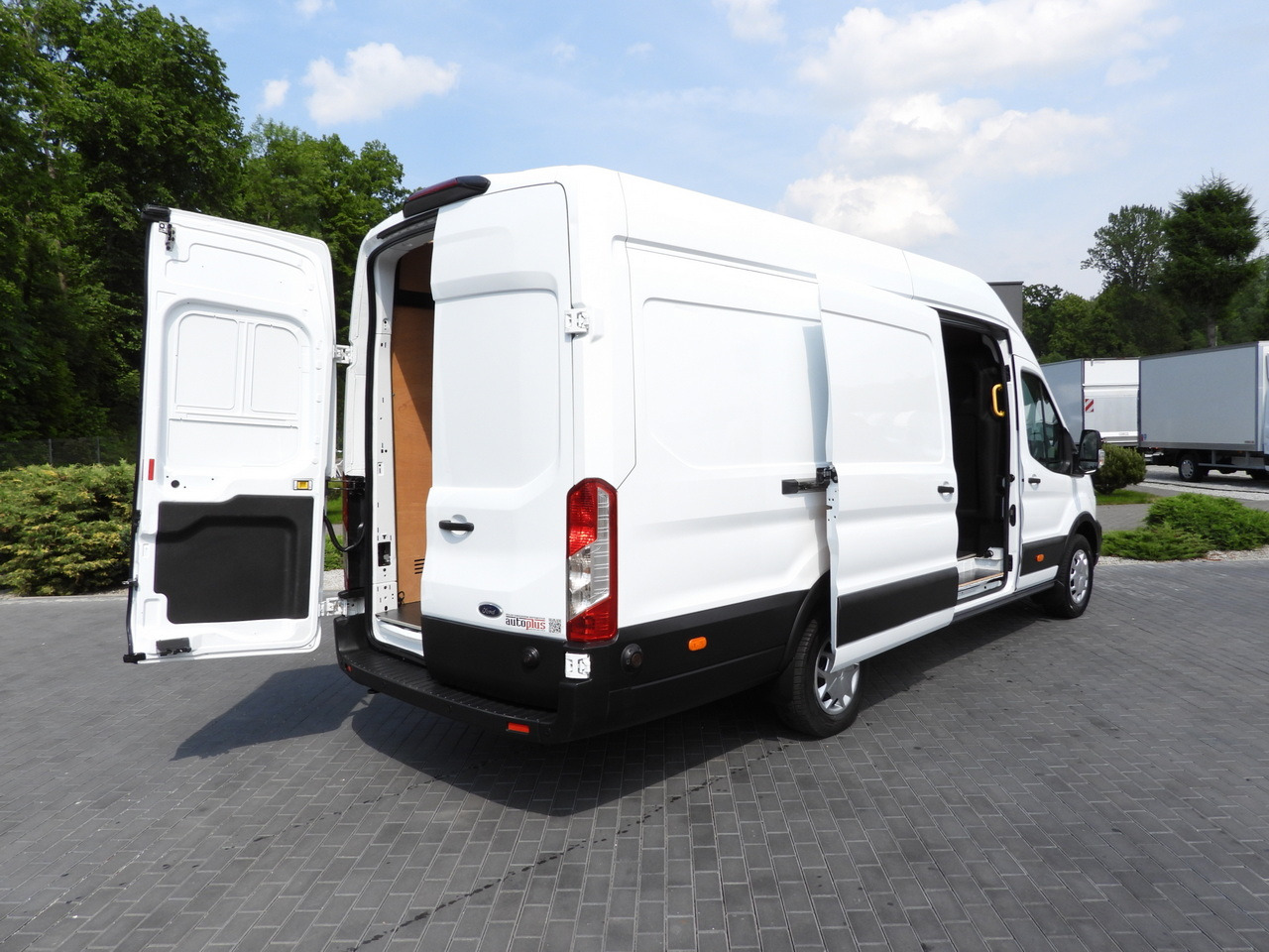 FORD TRANSIT VAN CRUISE CONTROL LED LIGHTS AIR CONDITIONING 130HP - Furgão: foto 3 FORD TRANSIT VAN CRUISE CONTROL LED LIGHTS AIR CONDITIONING 130HP - Furgão: foto 3