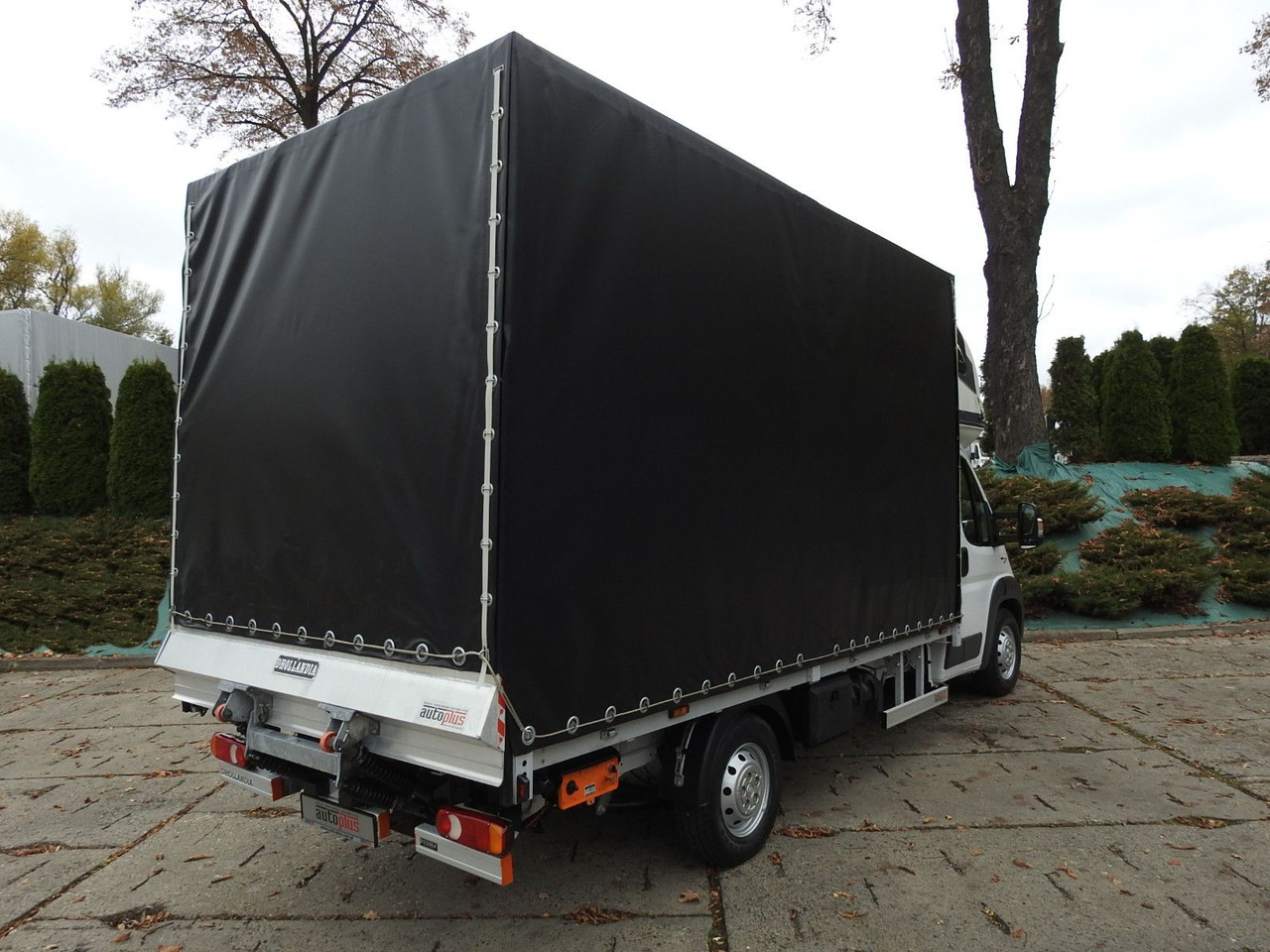 Fiat DUCATO PRITSCHE PLANE AUFZUG 8 PALETTEN WEBASTO - Carrinha de lona: foto 3 Fiat DUCATO PRITSCHE PLANE AUFZUG 8 PALETTEN WEBASTO - Carrinha de lona: foto 3