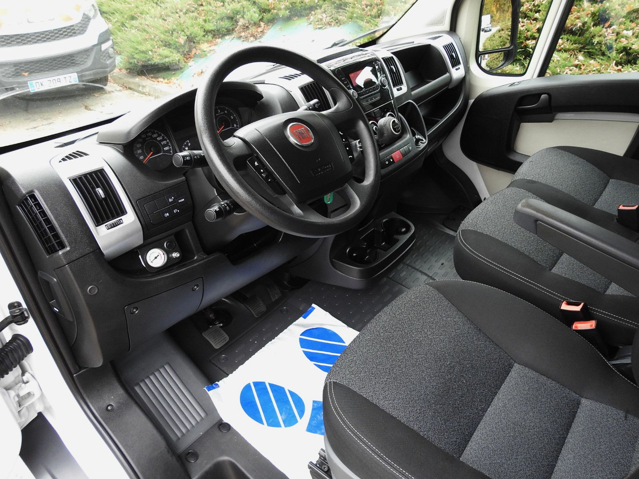Fiat DUCATO PRITSCHE PLANE AUFZUG 8 PALETTEN WEBASTO - Carrinha de lona: foto 2 Fiat DUCATO PRITSCHE PLANE AUFZUG 8 PALETTEN WEBASTO - Carrinha de lona: foto 2