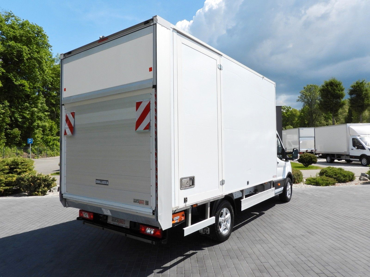 Ford TRANSIT KOFFER AUFZUG 8 PALETTEN TEMPOMAT - Carrinha de contentor: foto 3 Ford TRANSIT KOFFER AUFZUG 8 PALETTEN TEMPOMAT - Carrinha de contentor: foto 3