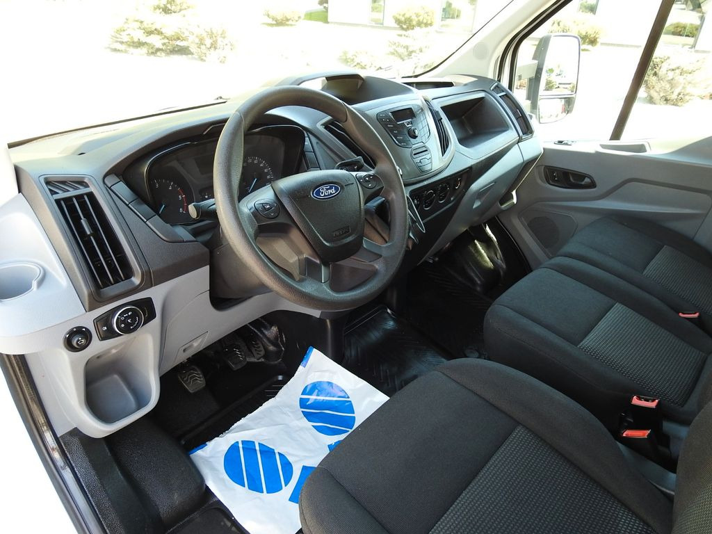 Ford TRANSIT PRITSCHE DOPPELKABINE DOKA 7 SITZE - Carrinha de caixa aberta, Carrinha cabine dupla: foto 2 Ford TRANSIT PRITSCHE DOPPELKABINE DOKA 7 SITZE - Carrinha de caixa aberta, Carrinha cabine dupla: foto 2