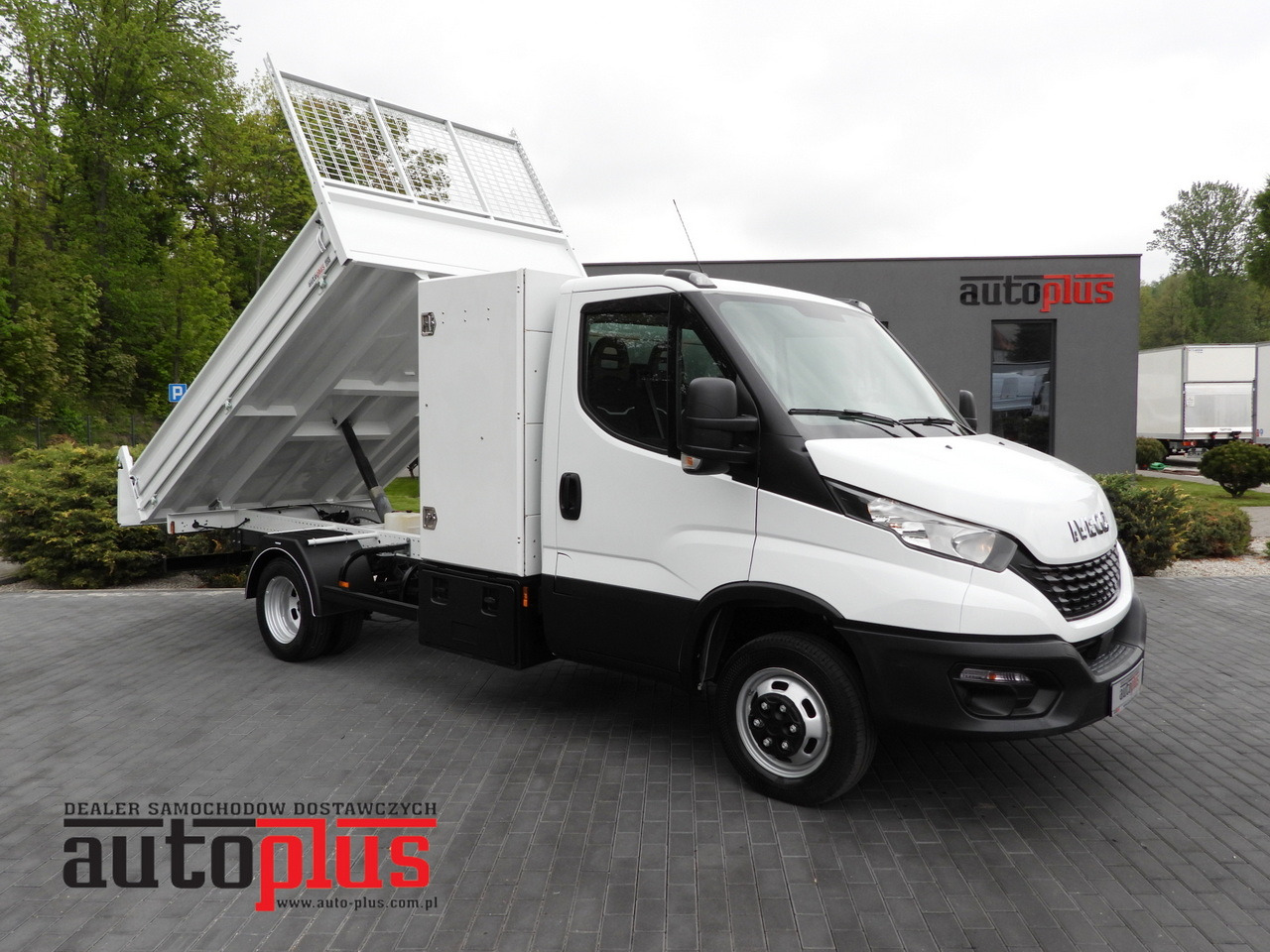 IVECO DAILY 35C14 TIPPER CRUISE CONTROL TWIN WHEELS 140HP - Carrinha basculante: foto 1 IVECO DAILY 35C14 TIPPER CRUISE CONTROL TWIN WHEELS 140HP - Carrinha basculante: foto 1