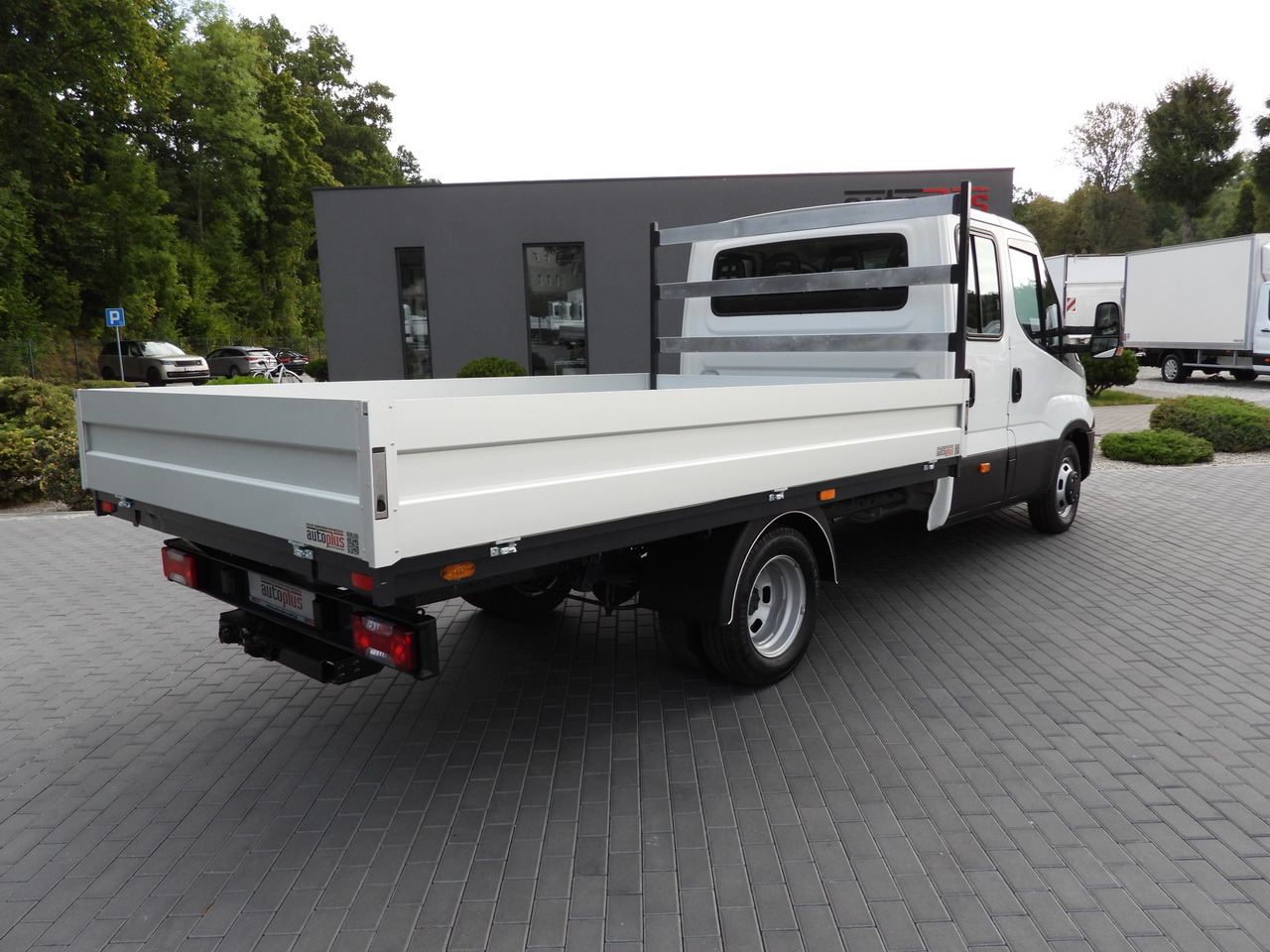 IVECO DAILY 35C17 STAKE BODY DOUBLE CABIN DOKA 7 SEATS CRUISE CONTROL TWIN WHEELS AIR CONDITIONING 170HP - Carrinha de caixa aberta: foto 3 IVECO DAILY 35C17 STAKE BODY DOUBLE CABIN DOKA 7 SEATS CRUISE CONTROL TWIN WHEELS AIR CONDITIONING 170HP - Carrinha de caixa aberta: foto 3