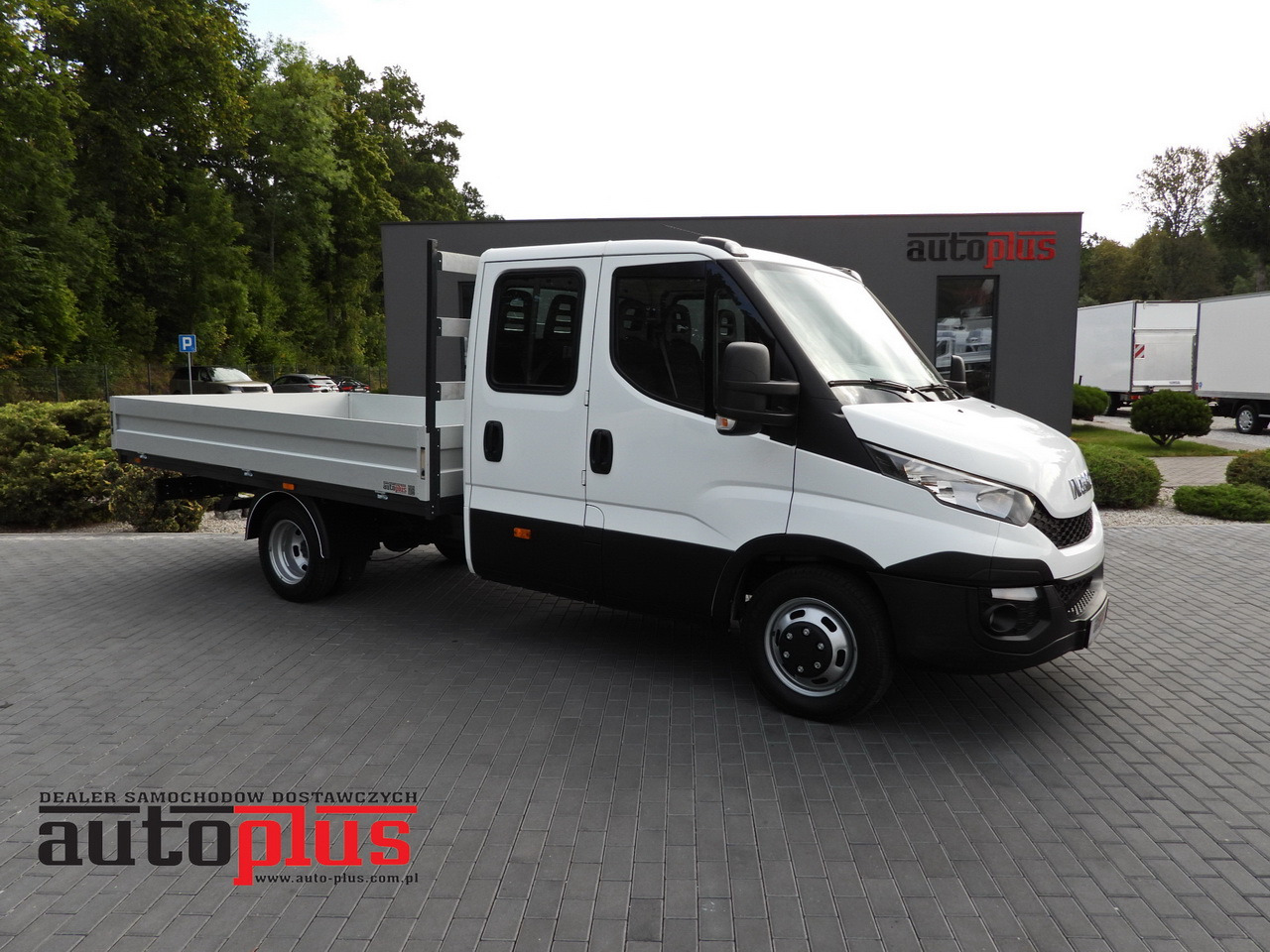 IVECO DAILY 35C17 STAKE BODY DOUBLE CABIN DOKA 7 SEATS CRUISE CONTROL TWIN WHEELS AIR CONDITIONING 170HP - Carrinha de caixa aberta: foto 1 IVECO DAILY 35C17 STAKE BODY DOUBLE CABIN DOKA 7 SEATS CRUISE CONTROL TWIN WHEELS AIR CONDITIONING 170HP - Carrinha de caixa aberta: foto 1