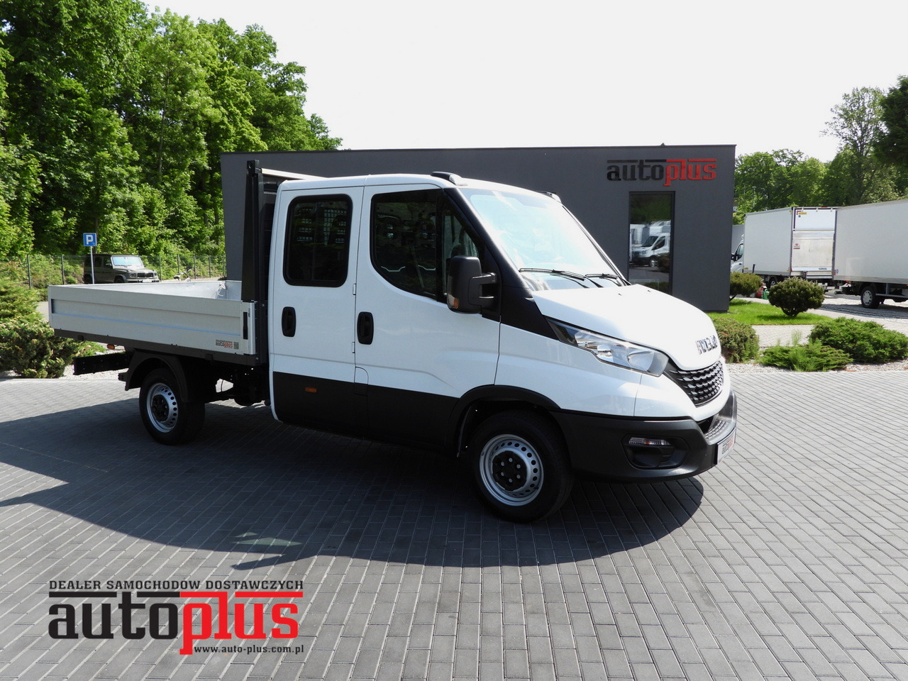 IVECO DAILY 35S12 STAKE BODY DOUBLE CABIN DOKA 7 SEATS AIR CONDITIONING 120HP - Carrinha cabine dupla: foto 1 IVECO DAILY 35S12 STAKE BODY DOUBLE CABIN DOKA 7 SEATS AIR CONDITIONING 120HP - Carrinha cabine dupla: foto 1