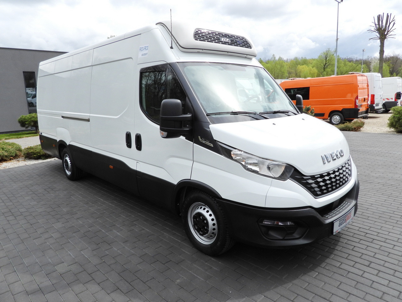 IVECO DAILY 35S14 REFRIGERATOR VAN 0*C POWER SUPPLY 230V CRUISE CONTROL AUTOMATIC TRANSMISSION HI-MATIC AIR CONDITIONING 140HP - Carrinha frigorífica: foto 4 IVECO DAILY 35S14 REFRIGERATOR VAN 0*C POWER SUPPLY 230V CRUISE CONTROL AUTOMATIC TRANSMISSION HI-MATIC AIR CONDITIONING 140HP - Carrinha frigorífica: foto 4
