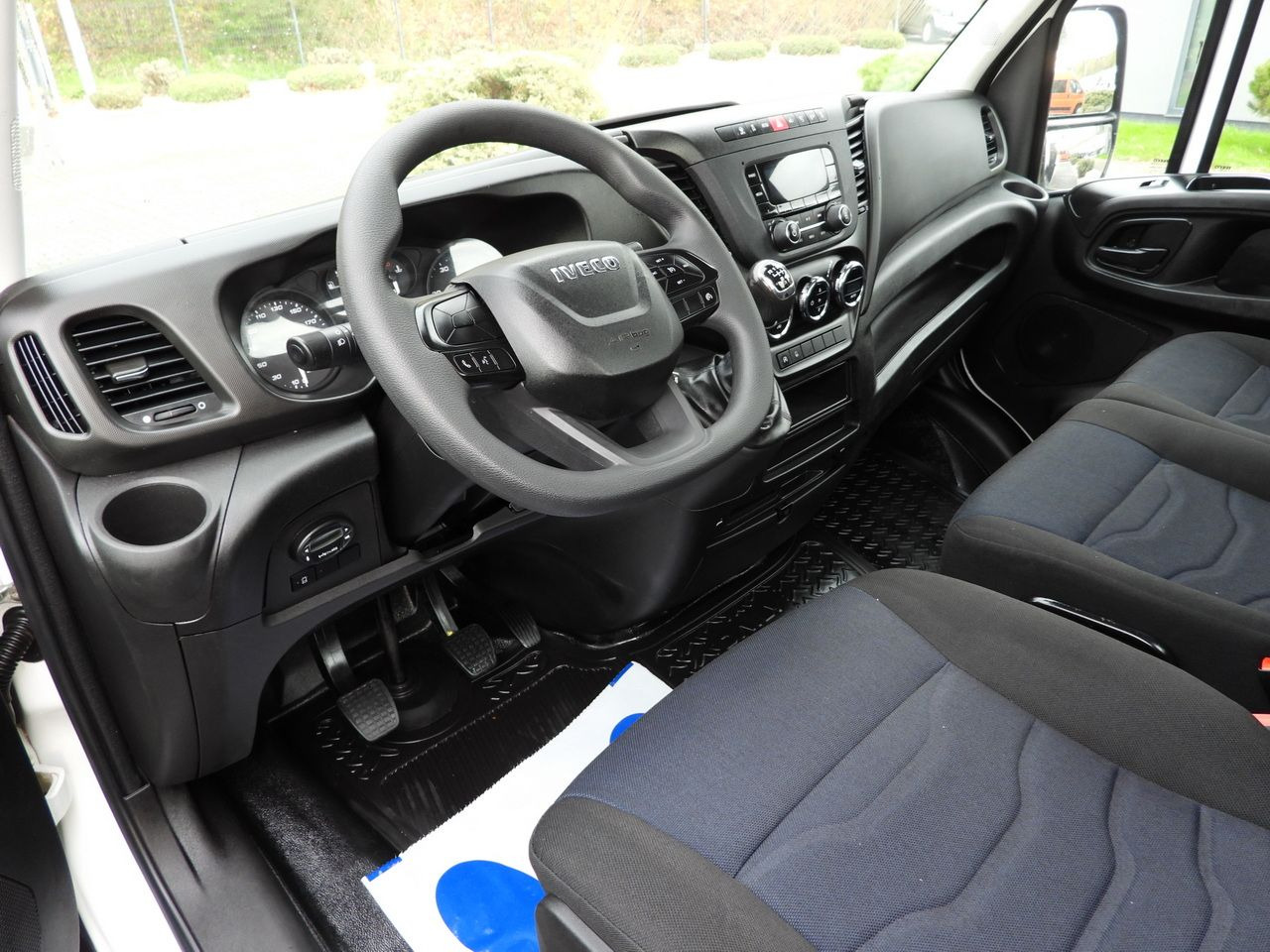 IVECO DAILY 35S14 STAKE BODY 8 PALLETS CRUISE CONTROL AIR CONDITIONING 140HP - Carrinha de caixa aberta: foto 2 IVECO DAILY 35S14 STAKE BODY 8 PALLETS CRUISE CONTROL AIR CONDITIONING 140HP - Carrinha de caixa aberta: foto 2