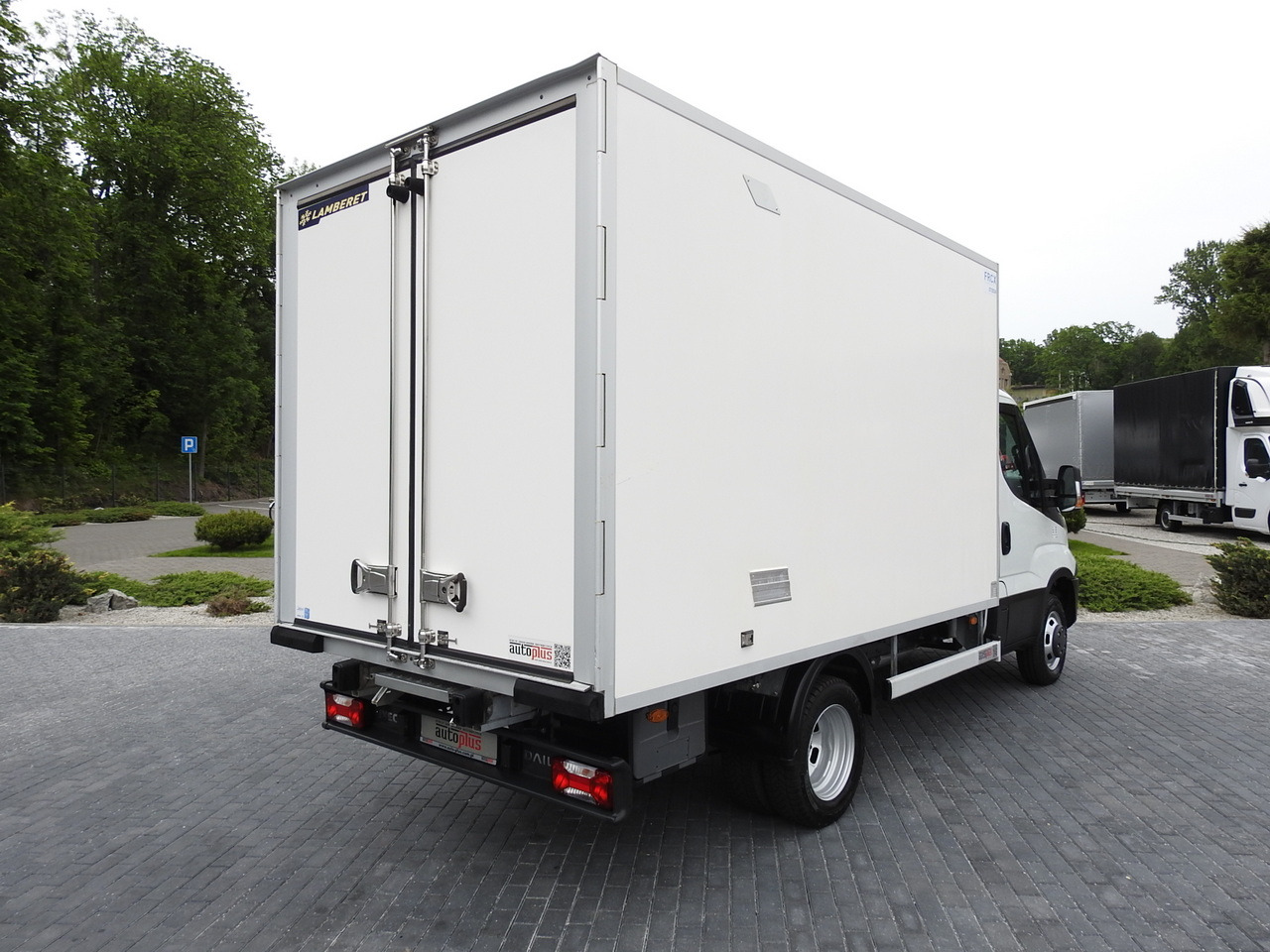 IVECO DAILY 35S15 REGRIGERATOR BOX -12*C 8 PALLETS CRUISE CONTROL TWIN WHEELS AIR CONDITIONING 150HP - Carrinha frigorífica: foto 3 IVECO DAILY 35S15 REGRIGERATOR BOX -12*C 8 PALLETS CRUISE CONTROL TWIN WHEELS AIR CONDITIONING 150HP - Carrinha frigorífica: foto 3