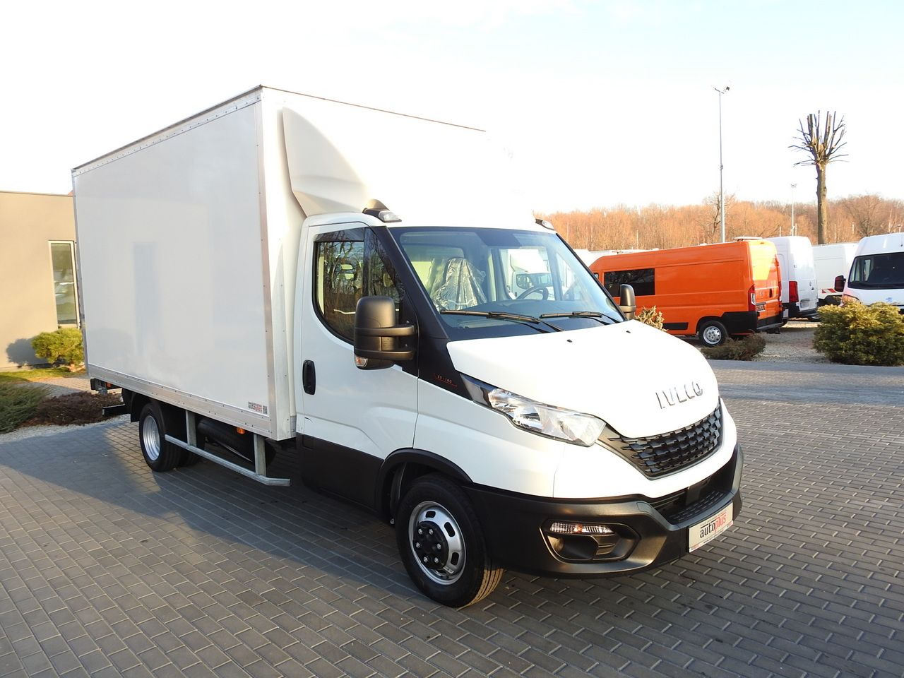 IVECO DAILY 35S16 BOX LIFT 8 PALLETS CRUISE CONTROL AIR CONDITIONING TWIN WHEELS 160HP - Carrinha de contentor: foto 4 IVECO DAILY 35S16 BOX LIFT 8 PALLETS CRUISE CONTROL AIR CONDITIONING TWIN WHEELS 160HP - Carrinha de contentor: foto 4