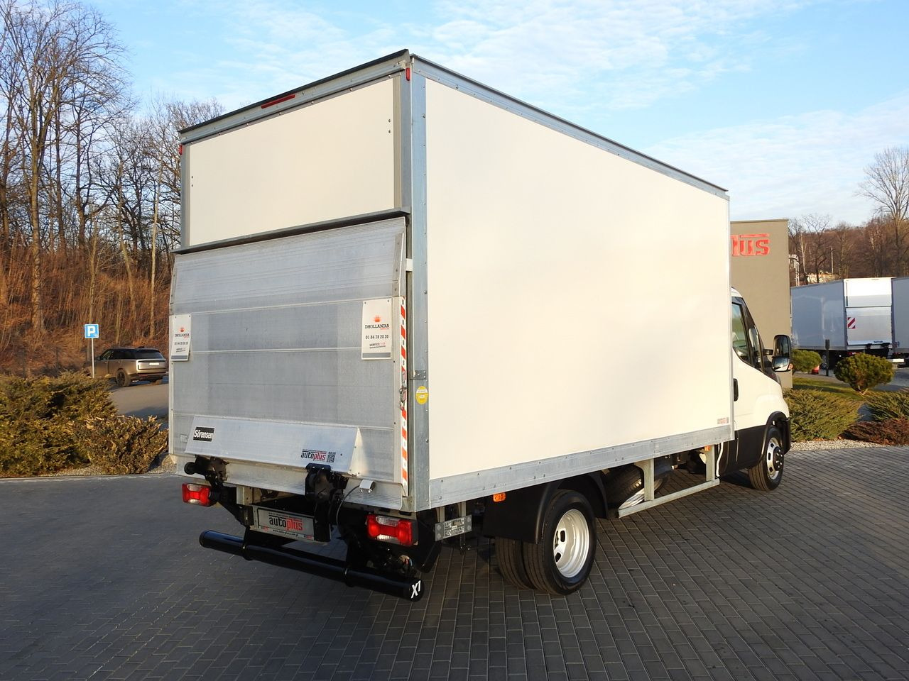 IVECO DAILY 35S16 BOX LIFT 8 PALLETS CRUISE CONTROL AIR CONDITIONING TWIN WHEELS 160HP - Carrinha de contentor: foto 3 IVECO DAILY 35S16 BOX LIFT 8 PALLETS CRUISE CONTROL AIR CONDITIONING TWIN WHEELS 160HP - Carrinha de contentor: foto 3