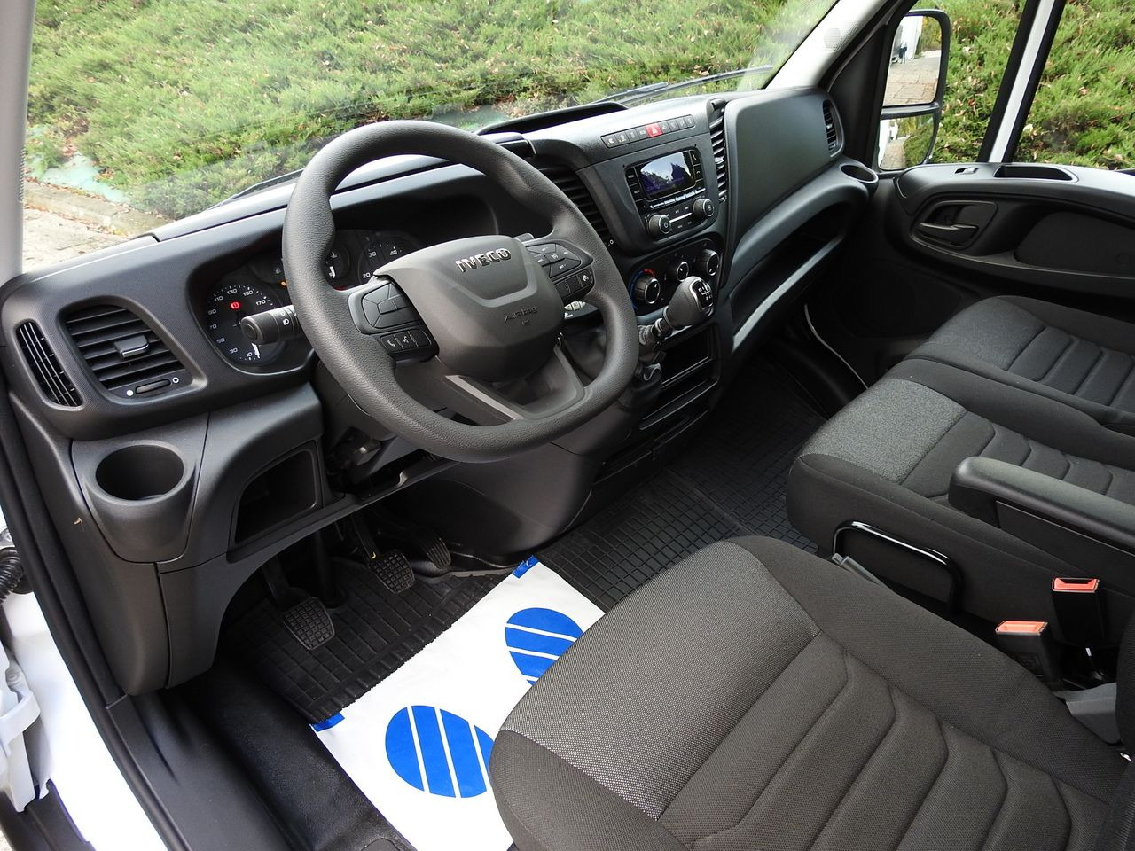 IVECO DAILY 35S16 NEW REGRIGERATOR BOX -10*C 8 PALLETS HEATING FUNCTION POWER SUPPLY 230V CRUISE CONTROL AIR CONDITIONING 160HP - Carrinha frigorífica: foto 2 IVECO DAILY 35S16 NEW REGRIGERATOR BOX -10*C 8 PALLETS HEATING FUNCTION POWER SUPPLY 230V CRUISE CONTROL AIR CONDITIONING 160HP - Carrinha frigorífica: foto 2