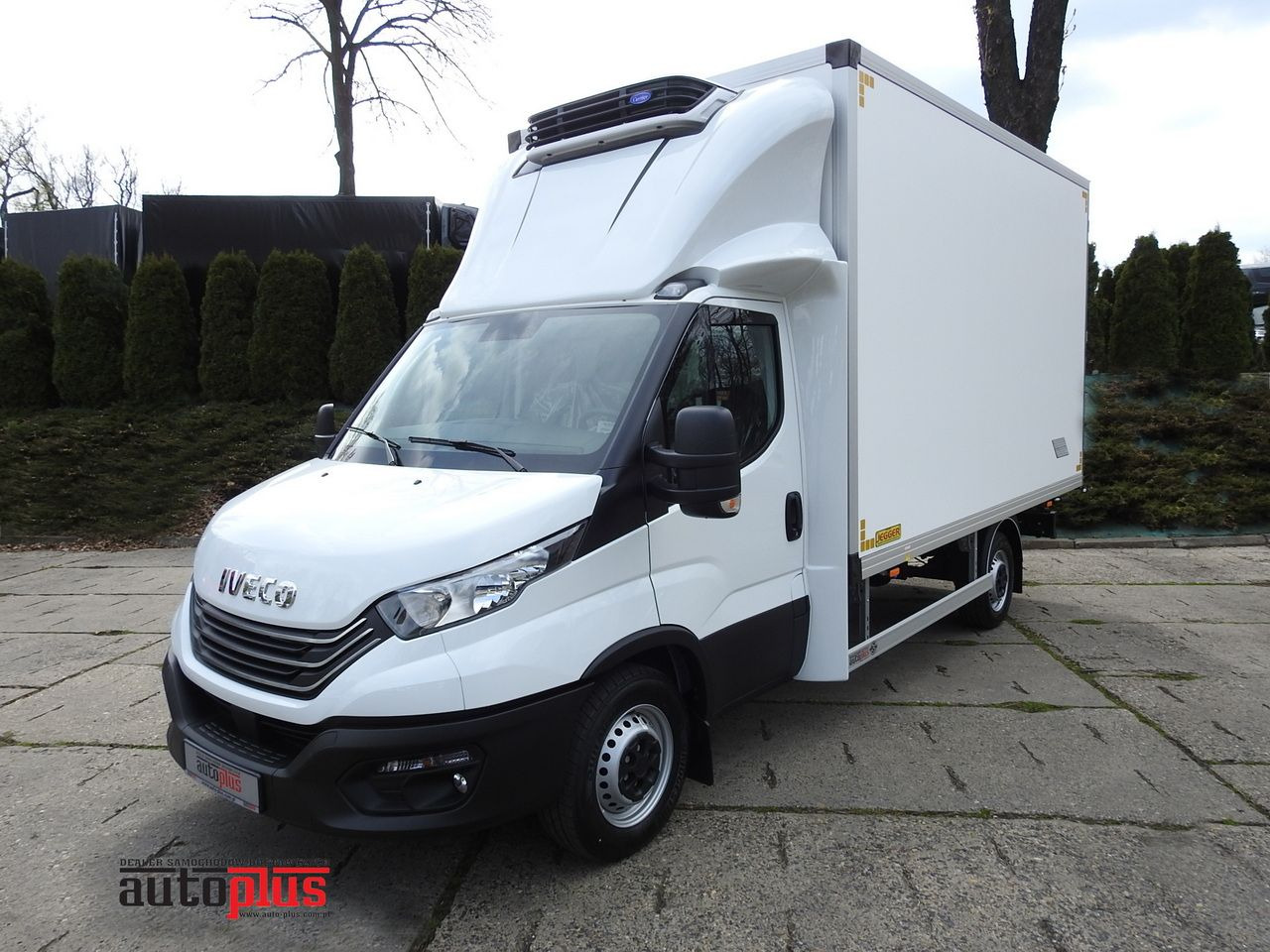 IVECO DAILY 35S16 NEW REGRIGERATOR BOX -10*C 8 PALLETS HEATING FUNCTION POWER SUPPLY 230V CRUISE CONTROL AIR CONDITIONING 160HP - Carrinha frigorífica: foto 1 IVECO DAILY 35S16 NEW REGRIGERATOR BOX -10*C 8 PALLETS HEATING FUNCTION POWER SUPPLY 230V CRUISE CONTROL AIR CONDITIONING 160HP - Carrinha frigorífica: foto 1