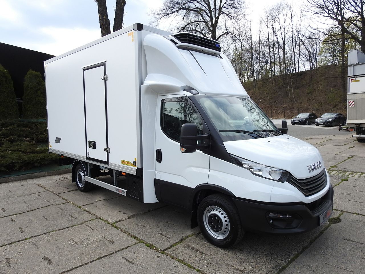 IVECO DAILY 35S16 NEW REGRIGERATOR BOX -10*C 8 PALLETS HEATING FUNCTION POWER SUPPLY 230V CRUISE CONTROL AIR CONDITIONING 160HP - Carrinha frigorífica: foto 4 IVECO DAILY 35S16 NEW REGRIGERATOR BOX -10*C 8 PALLETS HEATING FUNCTION POWER SUPPLY 230V CRUISE CONTROL AIR CONDITIONING 160HP - Carrinha frigorífica: foto 4