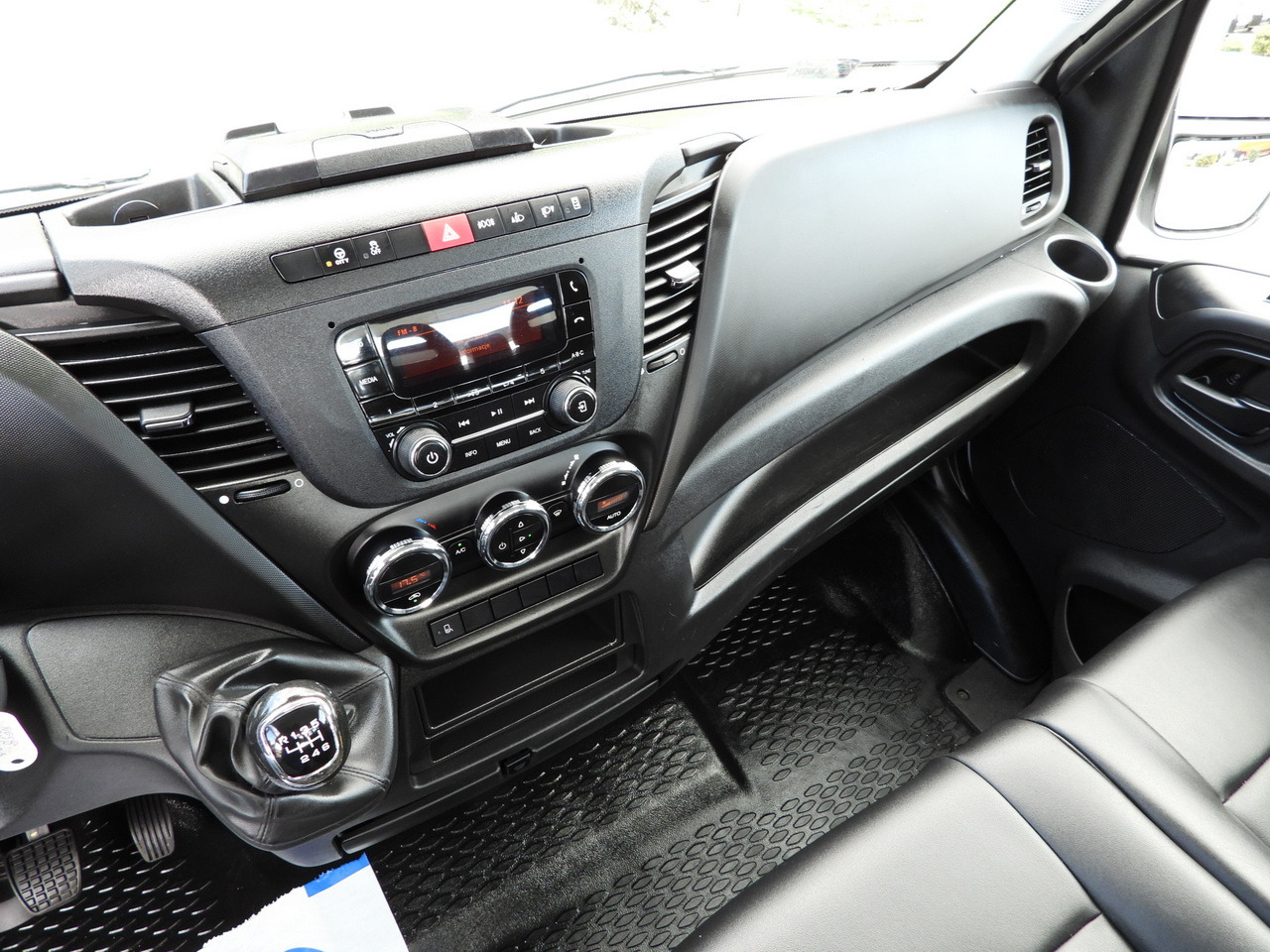 Locação financeira de IVECO DAILY 35S16 STAKE BODY 10 PALLETS CRUISE CONTROL AIR CONDITIONING  160HP IVECO DAILY 35S16 STAKE BODY 10 PALLETS CRUISE CONTROL AIR CONDITIONING  160HP: foto 30 Locação financeira de IVECO DAILY 35S16 STAKE BODY 10 PALLETS CRUISE CONTROL AIR CONDITIONING  160HP IVECO DAILY 35S16 STAKE BODY 10 PALLETS CRUISE CONTROL AIR CONDITIONING  160HP: foto 30