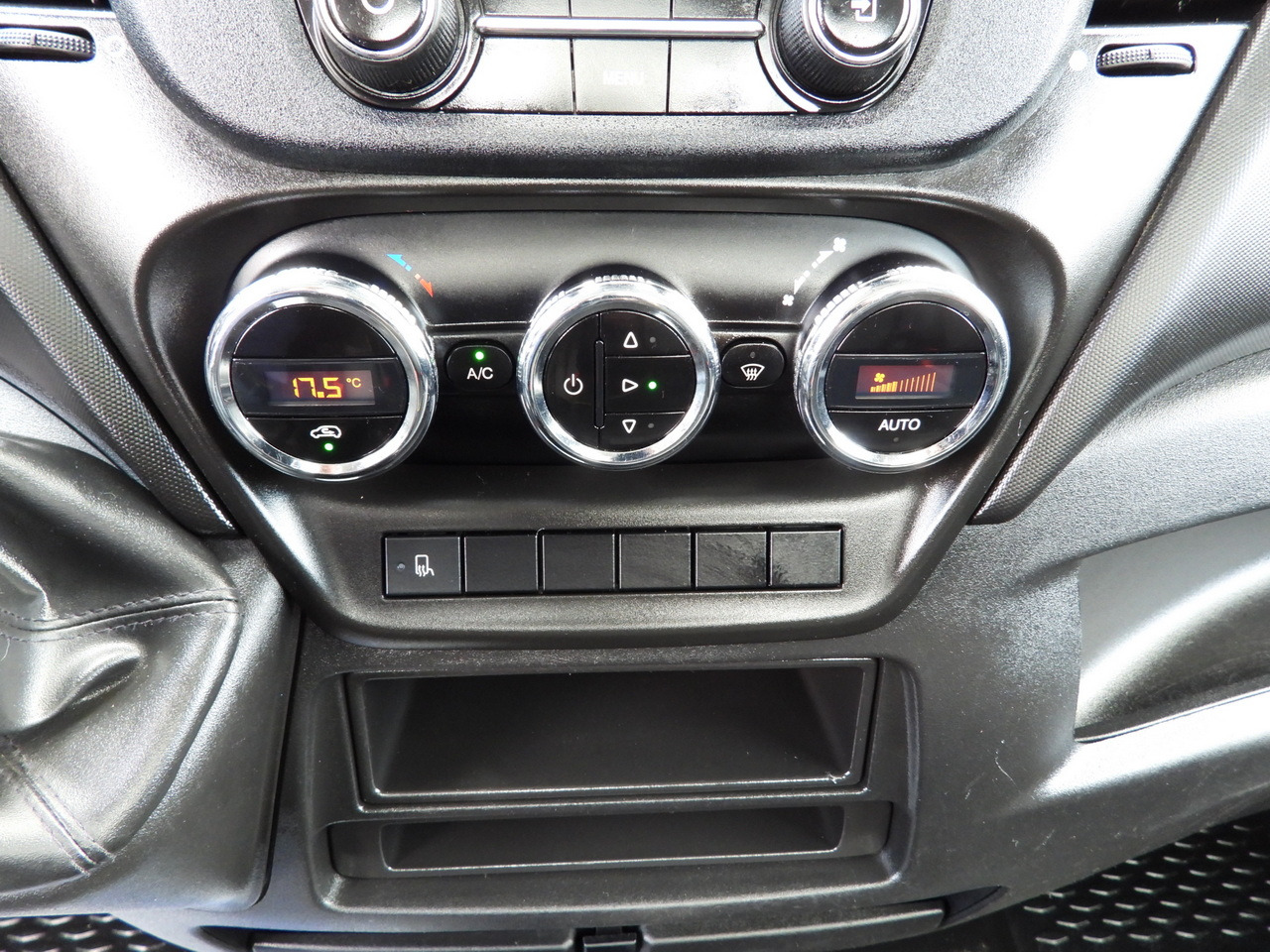 Locação financeira de IVECO DAILY 35S16 STAKE BODY 10 PALLETS CRUISE CONTROL AIR CONDITIONING  160HP IVECO DAILY 35S16 STAKE BODY 10 PALLETS CRUISE CONTROL AIR CONDITIONING  160HP: foto 33 Locação financeira de IVECO DAILY 35S16 STAKE BODY 10 PALLETS CRUISE CONTROL AIR CONDITIONING  160HP IVECO DAILY 35S16 STAKE BODY 10 PALLETS CRUISE CONTROL AIR CONDITIONING  160HP: foto 33